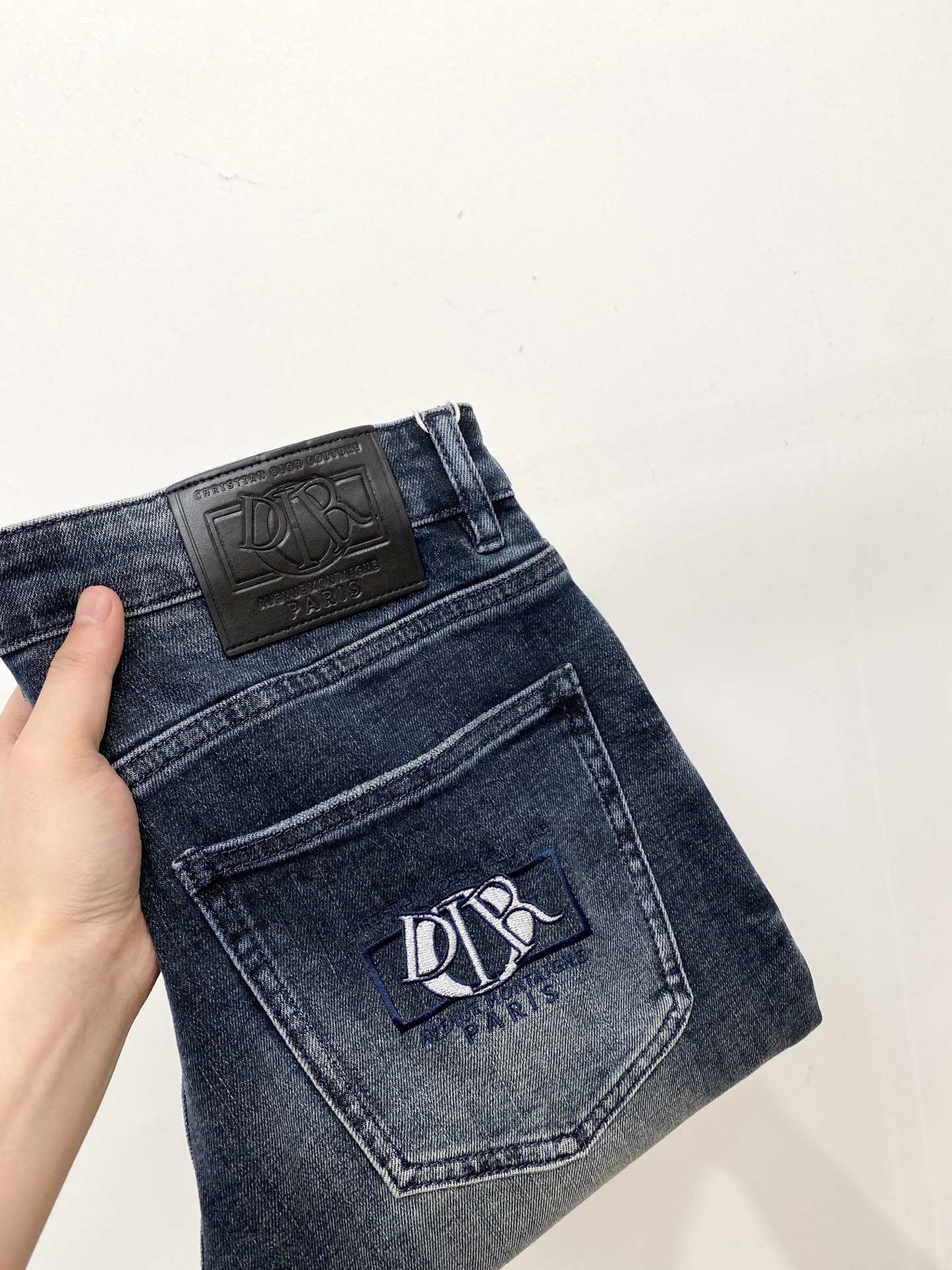 NO:514028,Dior, 2025 latest products, special counters are available at the same time, original singles, washable casual jeans, imported original washable elastic fabric, comfortable and elastic, original hardware and auxiliary decorative logo, super positive style, extremely high grade, counter quality, fashionable and stylish upper body, 29-38,,dior,jeans,alexander wang19860909迪奥、2025最新品,专柜同步有售,原单狠货,水洗休闲牛仔裤,进口原版水洗弹力面料,舒适有弹性,原版五金辅料装饰logo,版型超正,档次极高,专柜品质,上身时尚有型,码数29-38,,dior,jeans,alexander wang,Men's clothing