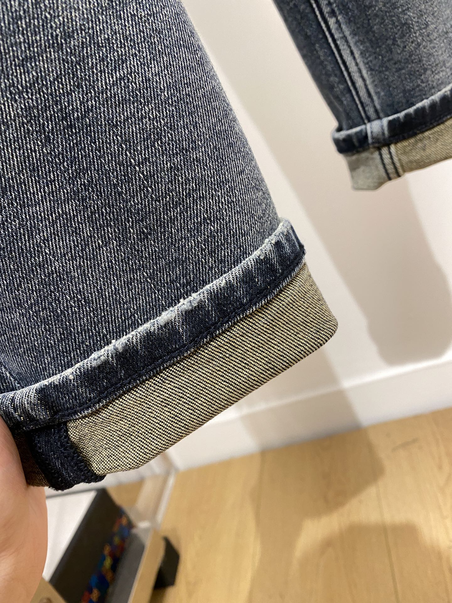 迪奥、2025最新品，专柜同步有售，原单狠货，水洗休闲牛仔裤，进口原版水洗弹力面料，舒适有弹性，原版五金