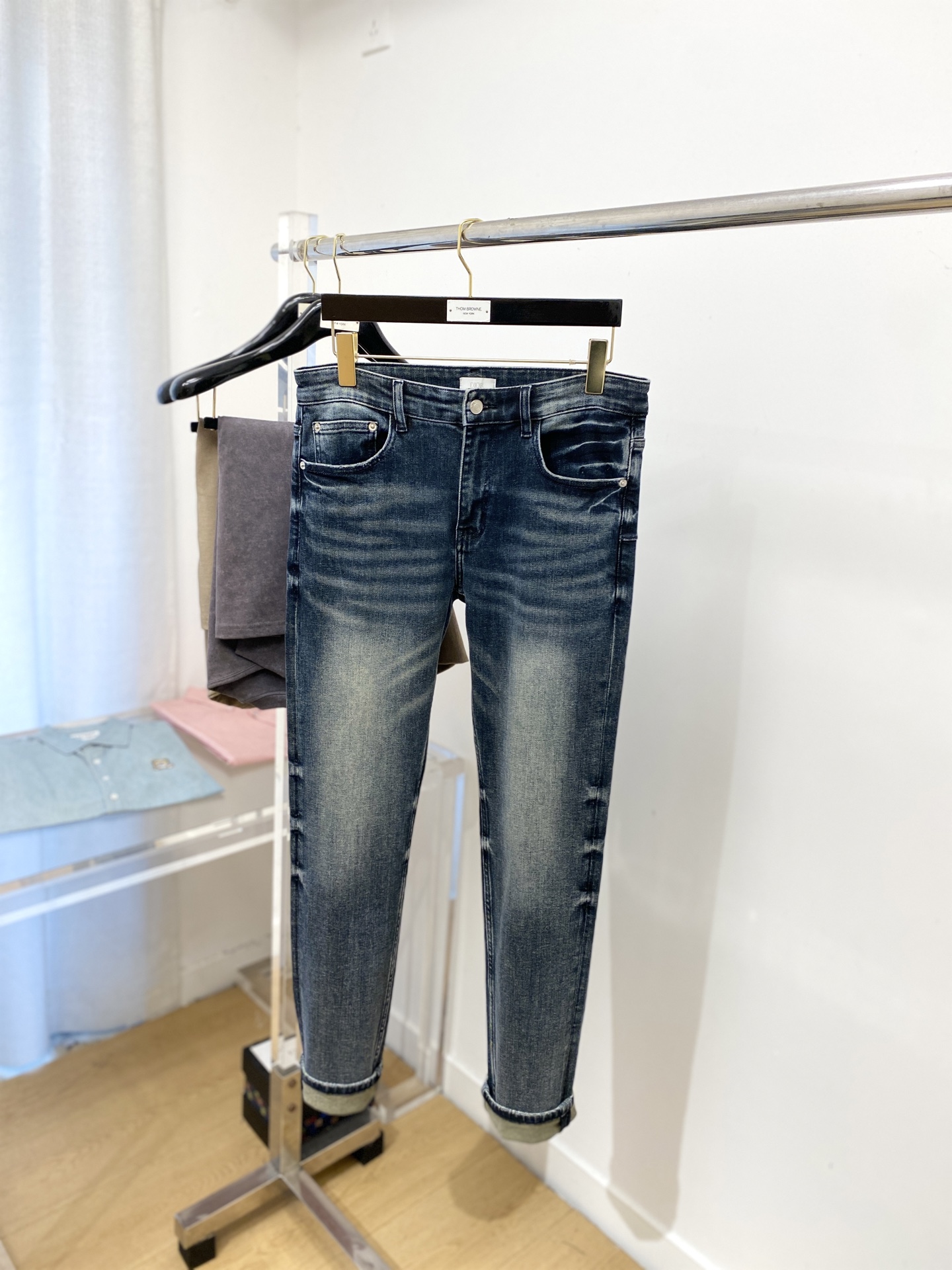 迪奥、2025最新品，专柜同步有售，原单狠货，水洗休闲牛仔裤，进口原版水洗弹力面料，舒适有弹性，原版五金