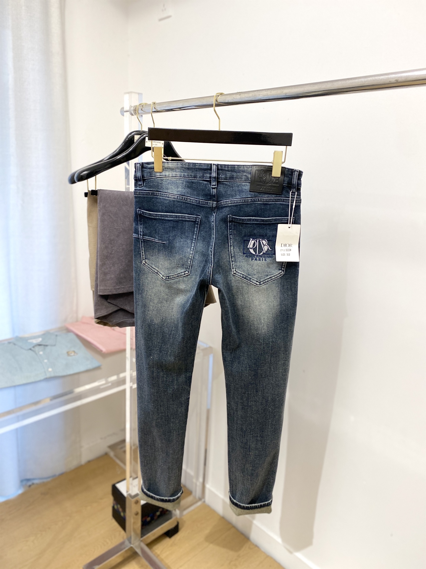 迪奥、2025最新品，专柜同步有售，原单狠货，水洗休闲牛仔裤，进口原版水洗弹力面料，舒适有弹性，原版五金