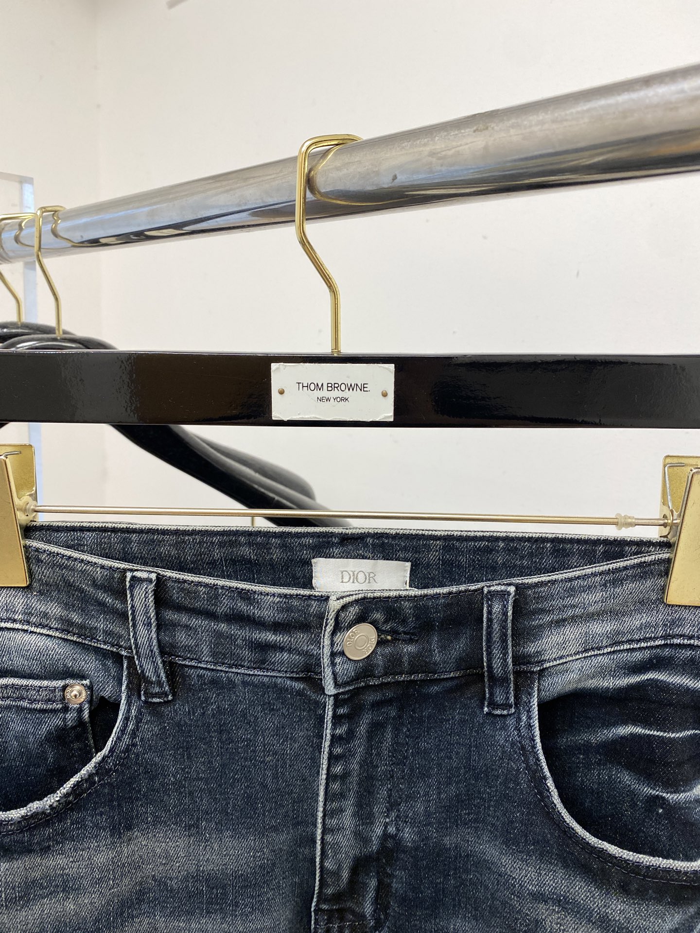 迪奥、2025最新品，专柜同步有售，原单狠货，水洗休闲牛仔裤，进口原版水洗弹力面料，舒适有弹性，原版五金