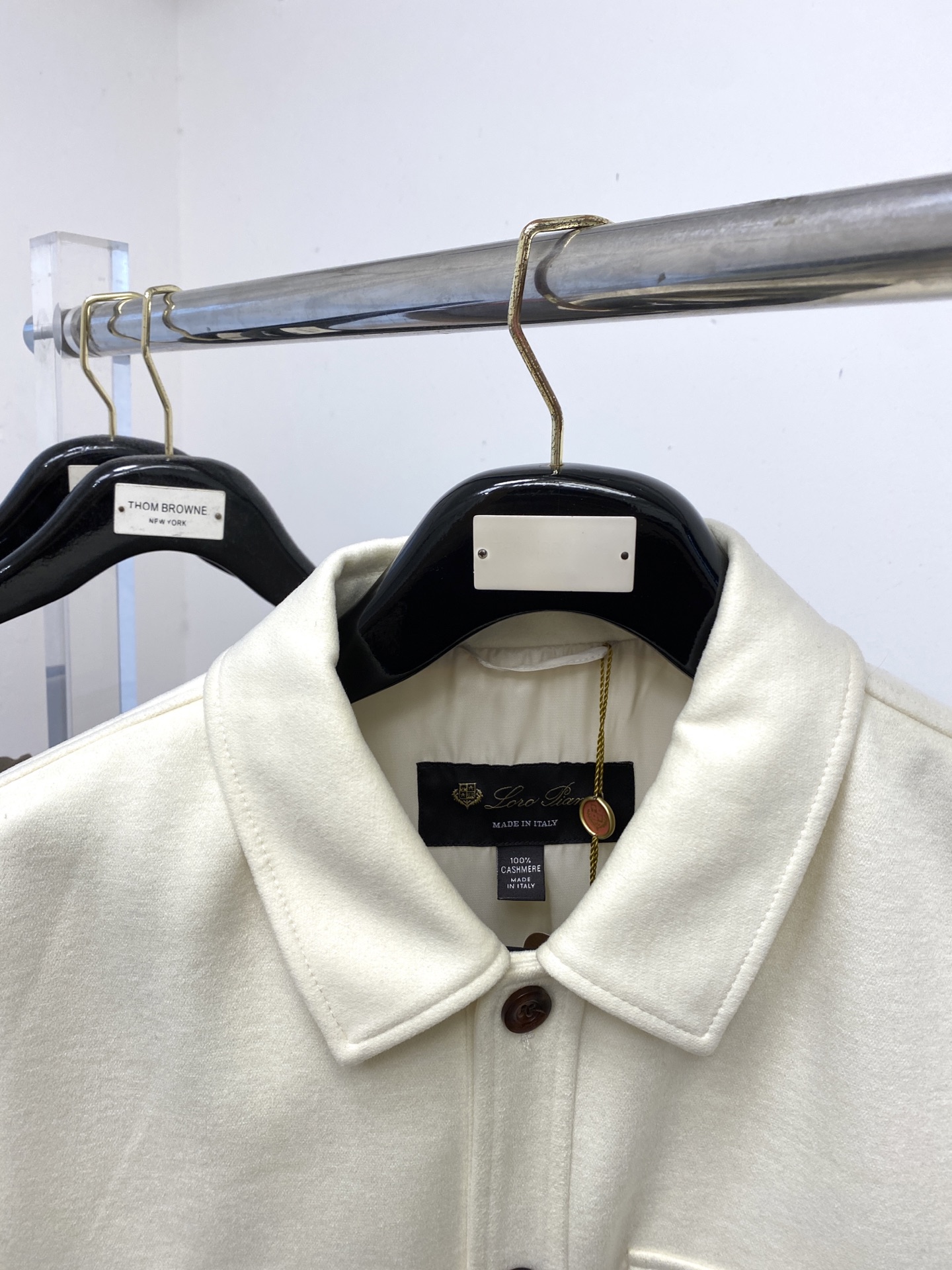 ￼lP🆕、2025新品夹克外套，时尚帅气，简约百搭款，原版五金辅料logo，定制原版面料，不仅挺括，保持