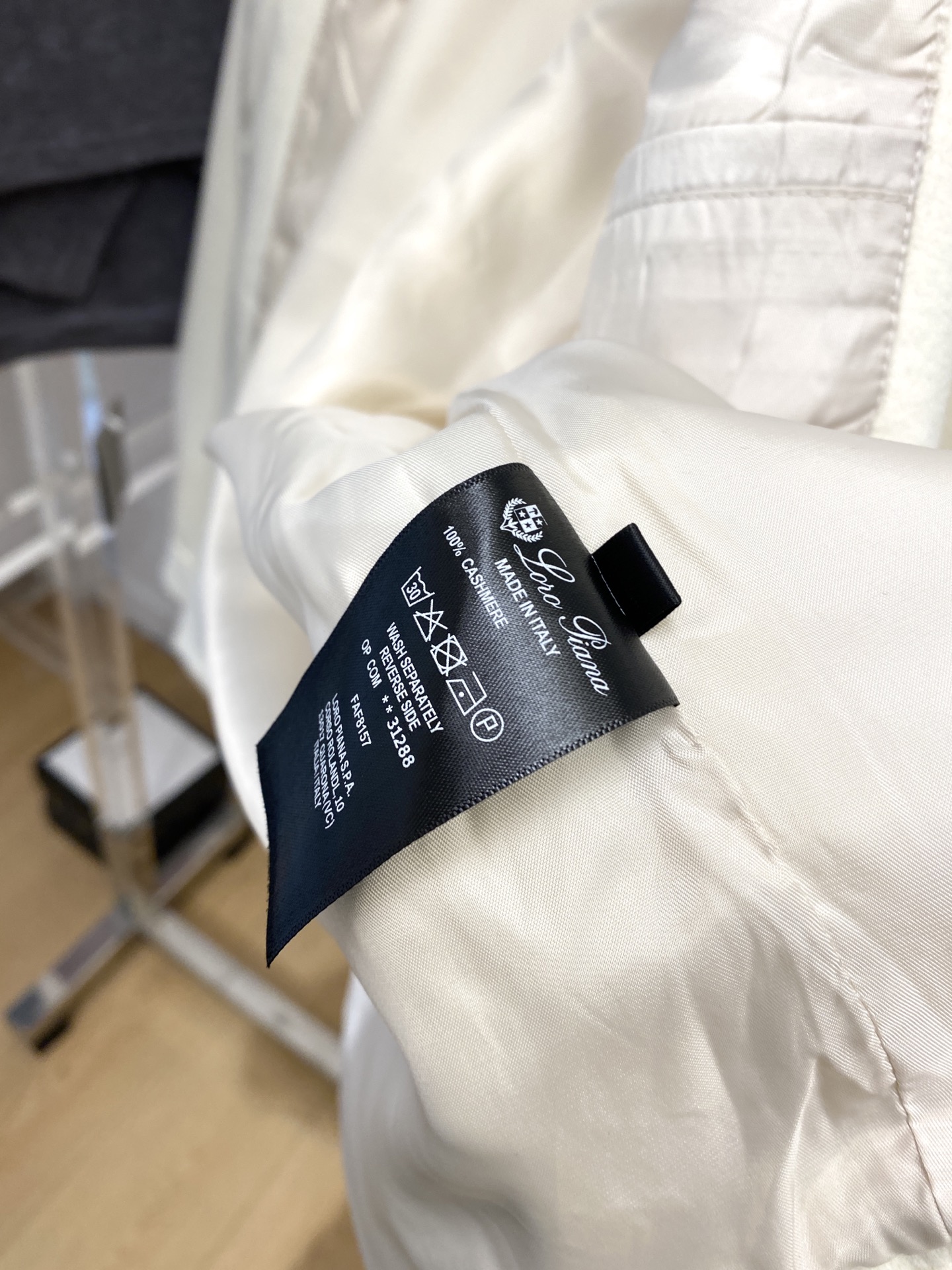 ￼lP🆕、2025新品夹克外套，时尚帅气，简约百搭款，原版五金辅料logo，定制原版面料，不仅挺括，保持