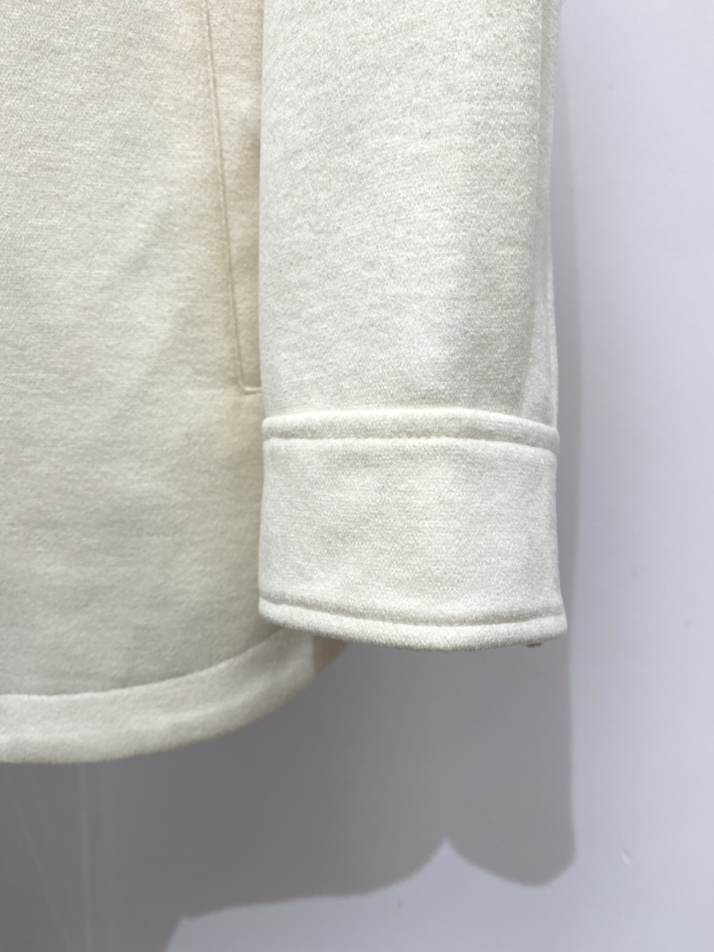 ￼lP🆕、2025新品夹克外套，时尚帅气，简约百搭款，原版五金辅料logo，定制原版面料，不仅挺括，保持