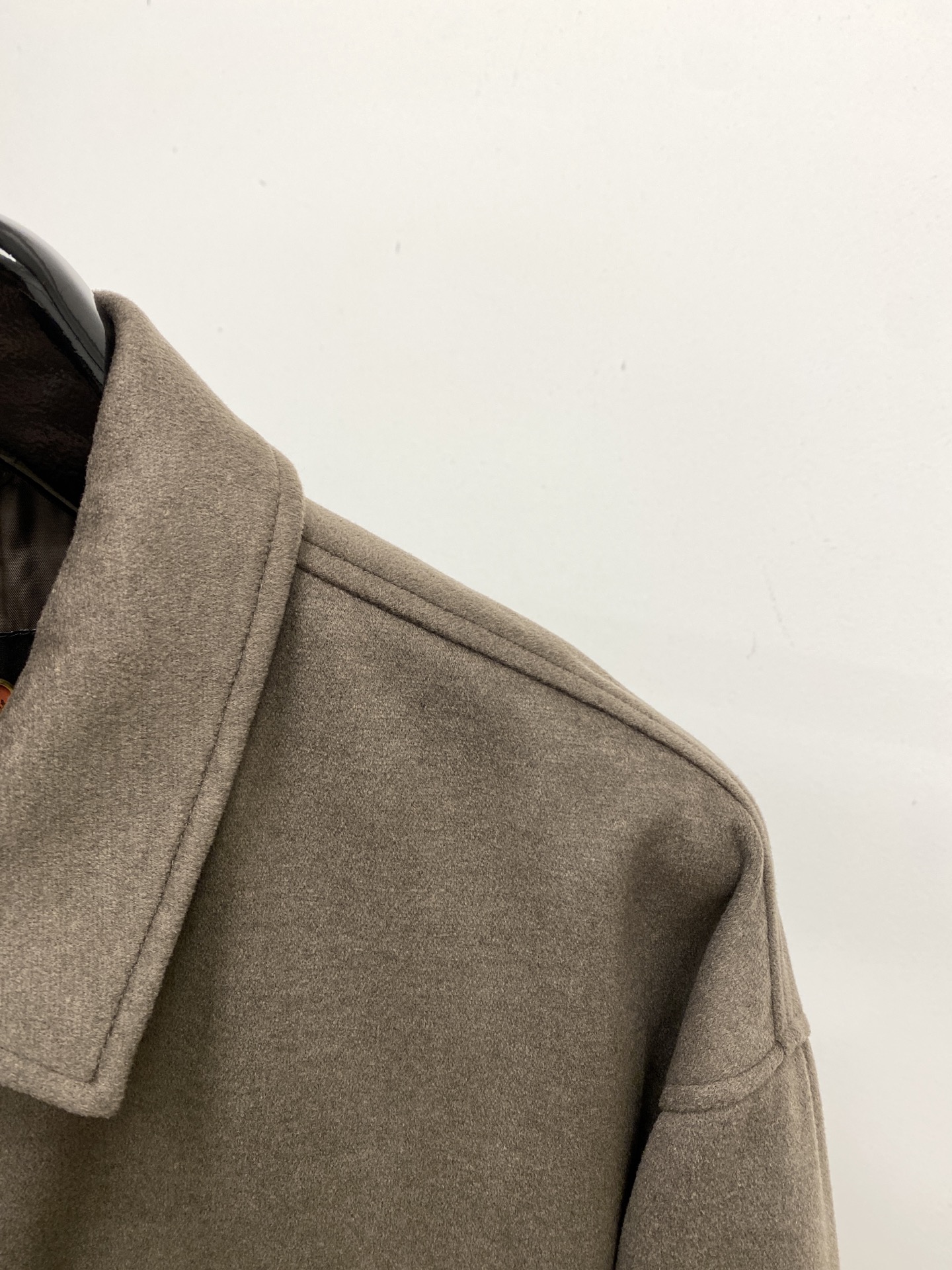 lP🆕、2025新品夹克外套，时尚帅气，简约百搭款，原版五金辅料logo，定制原版面料，不仅挺括，保持潮