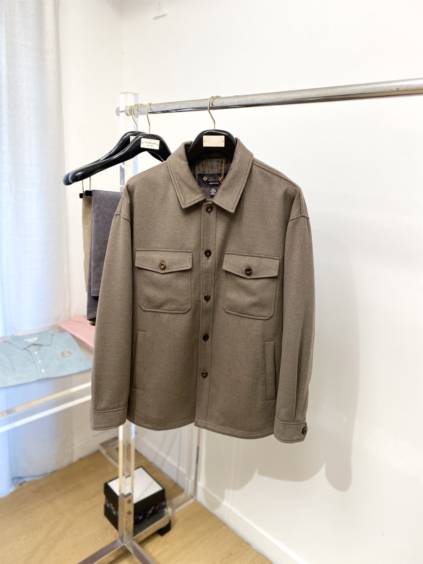 NO:514030,LP, 2025 new jacket jacket, fashionable and handsome, simple and versatile style, original hardware and accessories logo, customized original fabric, not only crisp, maintains the trendy silhouette, and is comfortable to wear, the yarn weaving is more delicate, the number M-3XL, loro piano, jackets & coats, jackets & coats, alexander wang19860909LP、2025新品夹克外套,时尚帅气,简约百搭款,原版五金辅料logo,定制原版面料,不仅挺括,保持潮流的廓形,又穿着舒适,纱织更细腻,码数M-3XL,,loro piana,jackets & coats,jackets & coats,alexander wang,Men's clothing