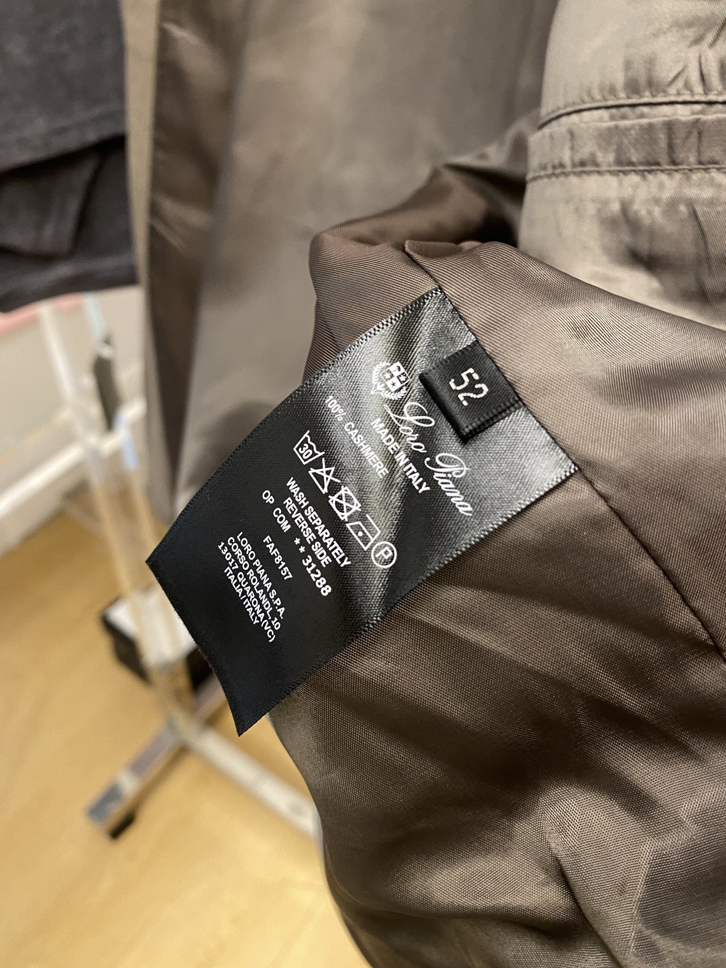 lP🆕、2025新品夹克外套，时尚帅气，简约百搭款，原版五金辅料logo，定制原版面料，不仅挺括，保持潮