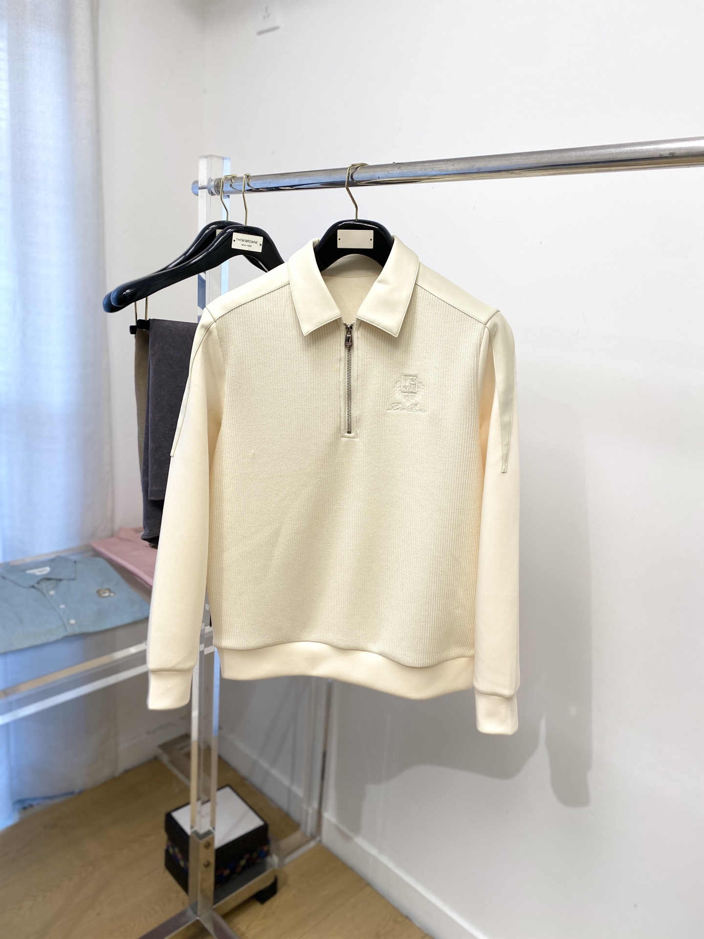 NO:516575,LP, the latest sweatshirt in 2025, handsome and fashionable, exquisite embroidered letter pattern logo on the chest, simple and versatile style. The fabric cotton is not only crisp, maintains the trendy silhouette, and is comfortable to wear, and the yarn is more delicate, the number M-3XL, loro piana, hoodie, sweatshirts, alexander wang19860909LP、2025最新款卫衣,帅气时尚,胸前精致刺绣字母图案logo,简约百搭款.面料棉 不仅挺括,保持潮流的廓形,又穿着舒适,纱织更细腻,码数M-3XL,,loro piana,hoodie,sweatshirts,alexander wang,Men's clothing