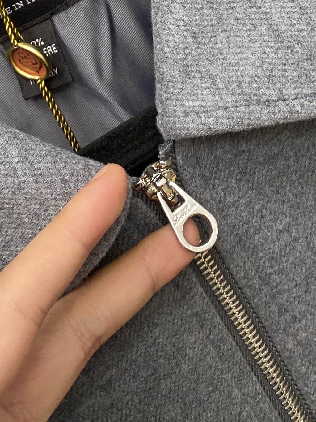 lP🆕、2025新品夹克外套，时尚帅气，简约百搭款，原版五金辅料logo，定制原版面料，不仅挺括，保持潮