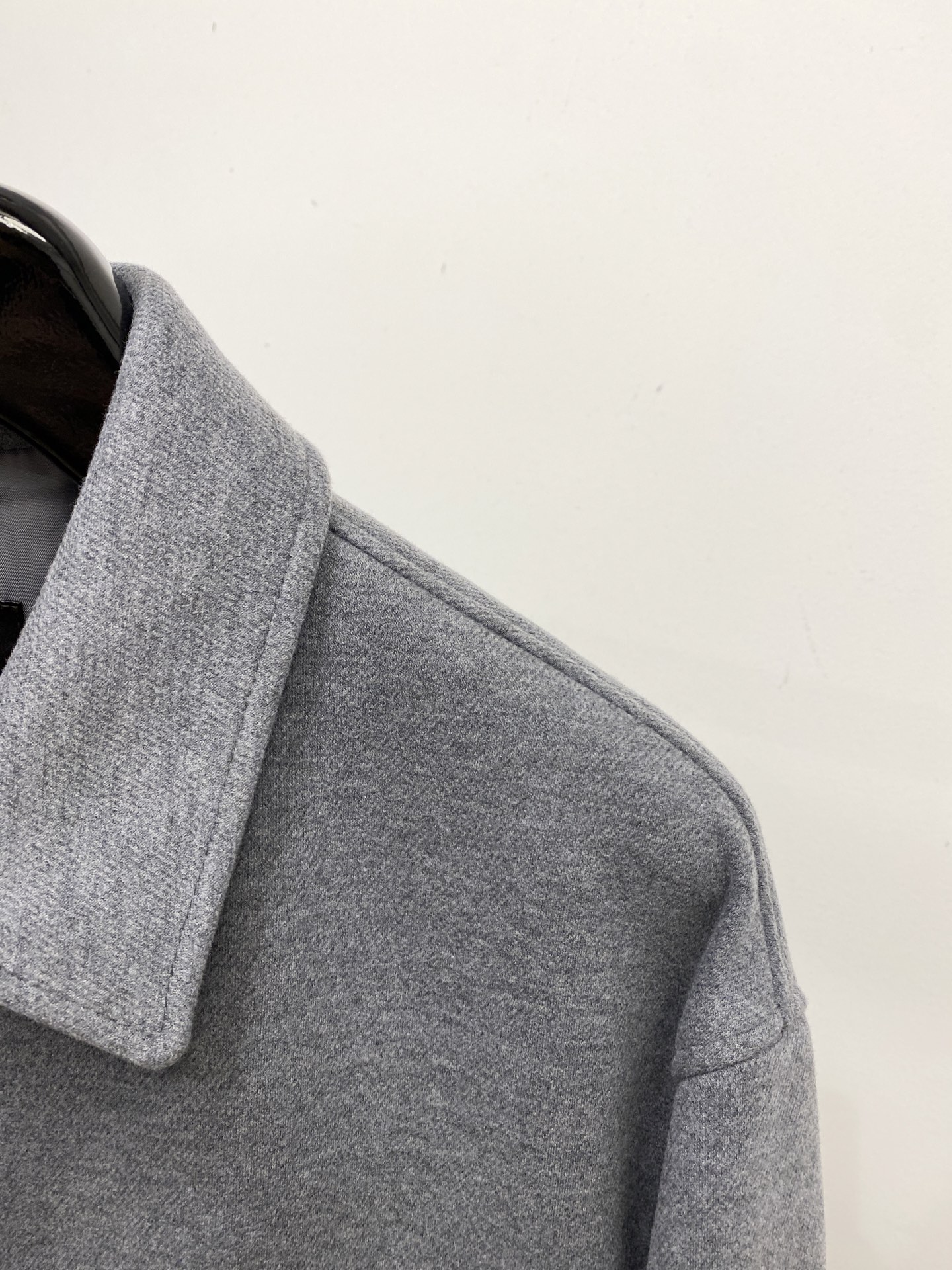 lP🆕、2025新品夹克外套，时尚帅气，简约百搭款，原版五金辅料logo，定制原版面料，不仅挺括，保持潮