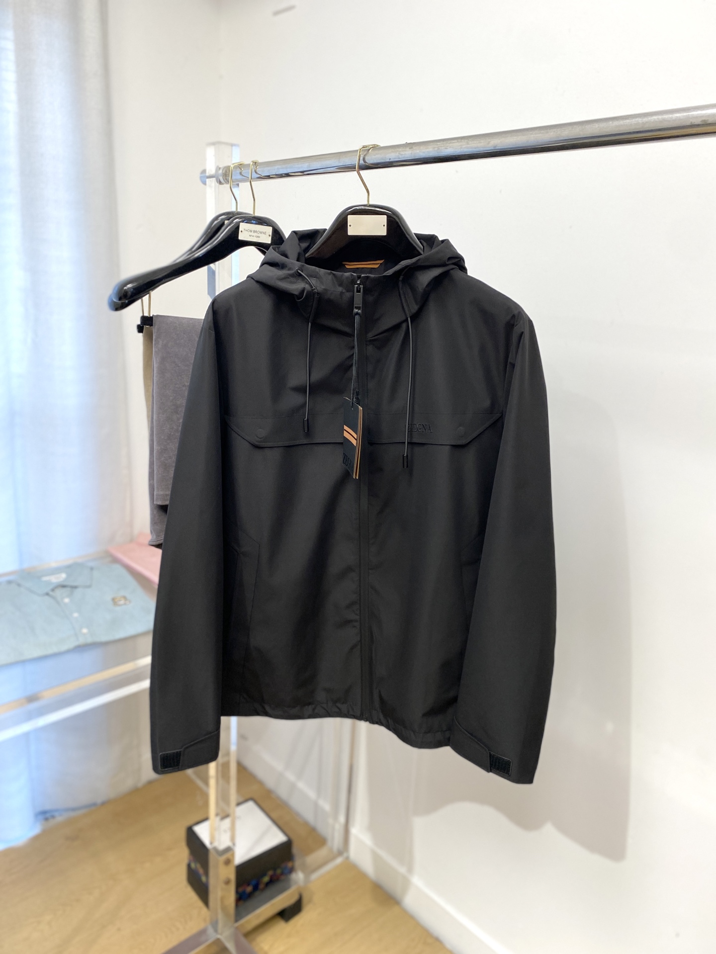 NO:571261,Zegna, 2025 new jacket, fashionable and handsome, simple and versatile, exquisite embroidered letter logo on the chest, customized original fabric, not only crisp and trendy silhouette, but also comfortable to wear, more delicate yarn weaving, size M-3XL,,zegna,jackets & coats,jackets & coats,alexander wang19860909杰尼亚、2025新品夹克外套,时尚帅气,简约百搭款,胸前精致刺绣字母logo,定制原版面料,不仅挺括,保持潮流的廓形,又穿着舒适,纱织更细腻,码数M-3XL,,zegna,jackets & coats,jackets & coats,alexander wang,Men's clothing