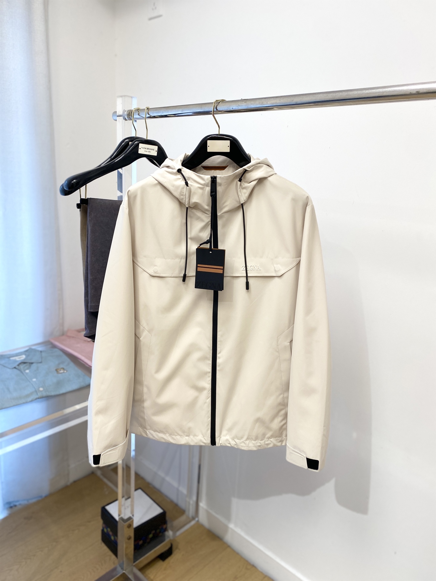 NO:516587,Zenia, 2025 new jacket jacket, fashionable and handsome, simple and versatile style, exquisite embroidered letter logo on the chest, customized original fabric, not only crisp, maintains the trendy silhouette, and is comfortable to wear, and the yarn is more delicate, the number M-3XL, zegna, jackets & coats, jackets & coats, alexander wang19860909杰尼亚、2025新品夹克外套,时尚帅气,简约百搭款,胸前精致刺绣字母logo,定制原版面料,不仅挺括,保持潮流的廓形,又穿着舒适,纱织更细腻,码数M-3XL,,zegna,jackets & coats,jackets & coats,alexander wang,Men's clothing