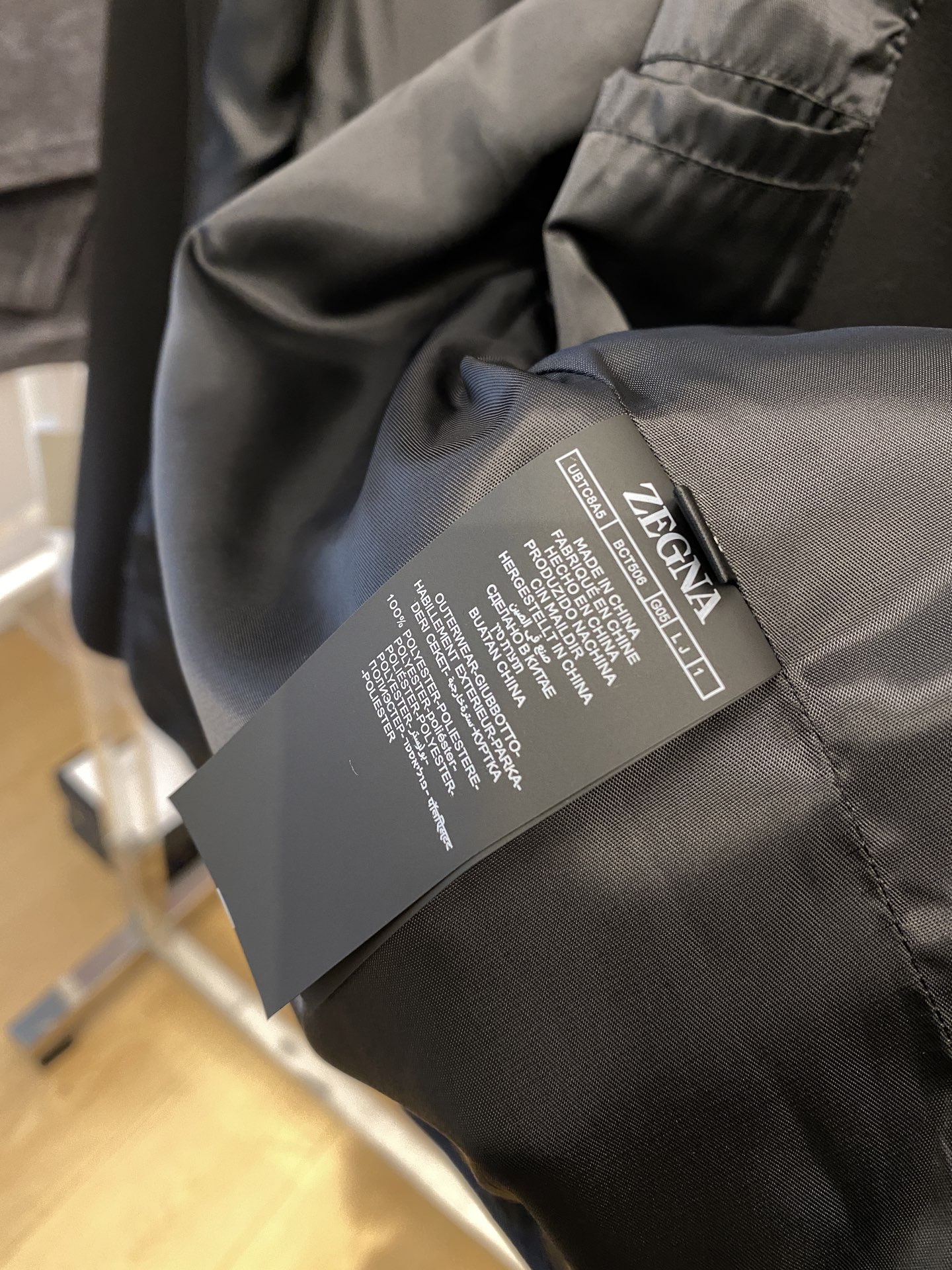 杰尼亚、2025新品夹克外套，时尚帅气，简约百搭款，衣下精致刺绣字母logo，定制原版面料，不仅挺括，保