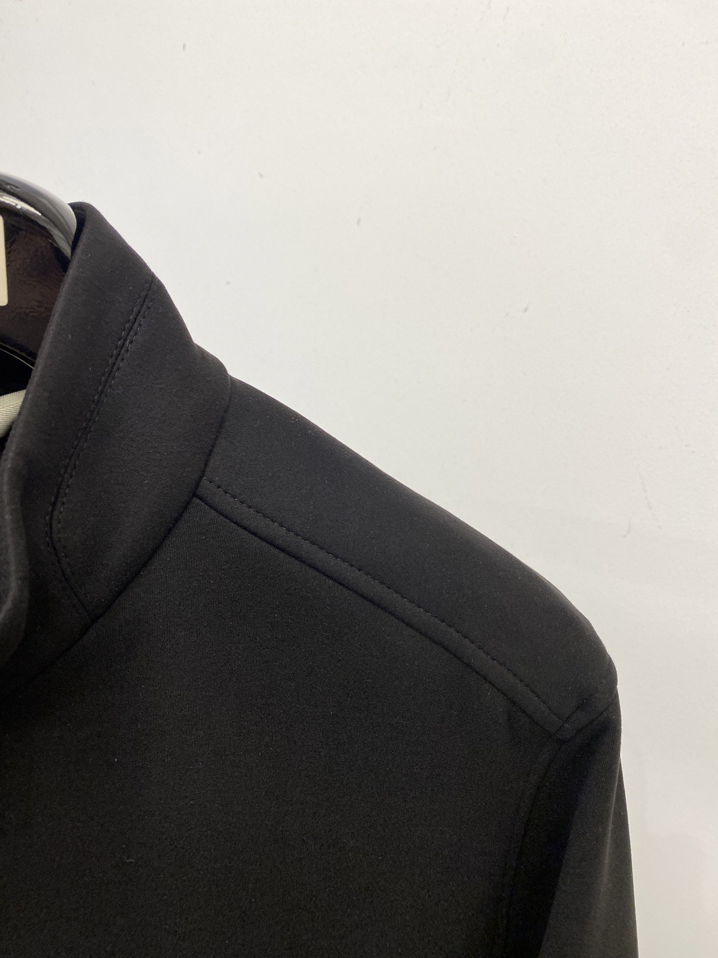 杰尼亚、2025新品夹克外套，时尚帅气，简约百搭款，衣下精致刺绣字母logo，定制原版面料，不仅挺括，保