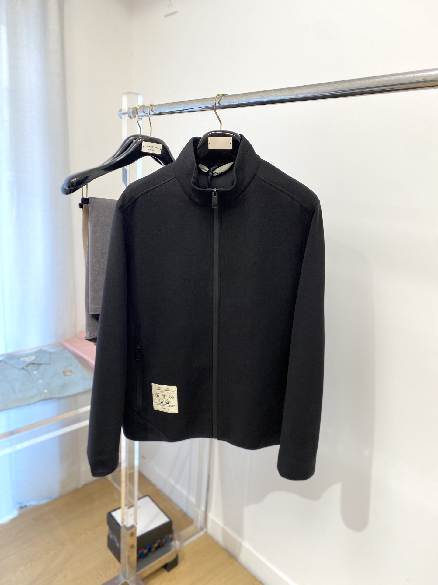 NO:516529,Zenia, 2025 new jacket jacket, fashionable and handsome, simple and versatile style, exquisite embroidered letter logo under the clothes, customized original fabric, not only crisp, maintains the trendy silhouette, and is comfortable to wear, and the yarn is more delicate, the number M-3XL, zegna, jackets & coats, jackets & coats, alexander wang19860909杰尼亚、2025新品夹克外套,时尚帅气,简约百搭款,衣下精致刺绣字母logo,定制原版面料,不仅挺括,保持潮流的廓形,又穿着舒适,纱织更细腻,码数M-3XL,,zegna,jackets & coats,jackets & coats,alexander wang,Men's clothing