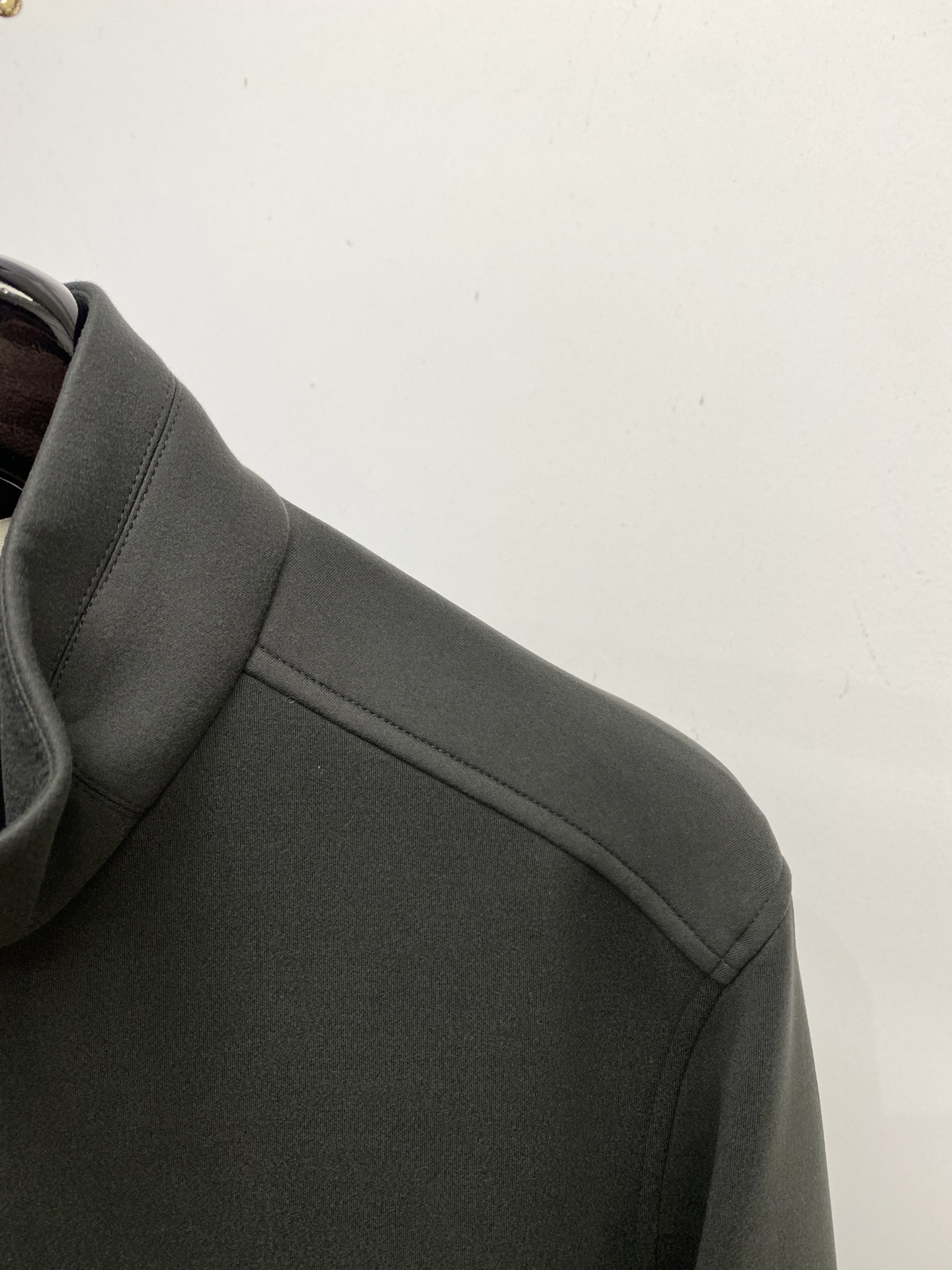 杰尼亚、2025新品夹克外套，时尚帅气，简约百搭款，衣下精致刺绣字母logo，定制原版面料，不仅挺括，保