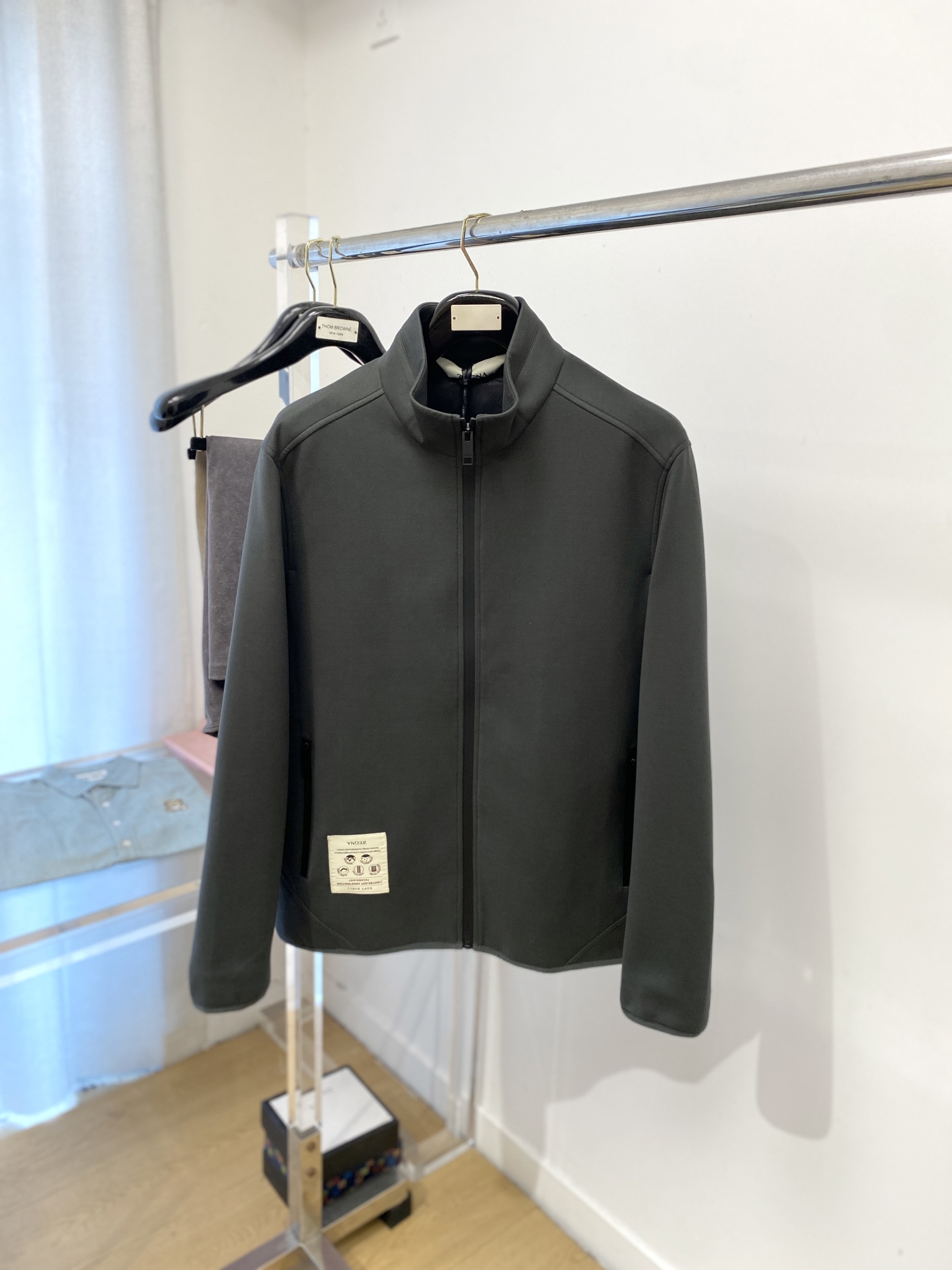 NO:516610,Zenia, 2025 new jacket jacket, fashionable and handsome, simple and versatile style, exquisite embroidered letter logo under the clothes, customized original fabric, not only crisp, maintains the trendy silhouette, and is comfortable to wear, and the yarn is more delicate, the number M-3XL, zegna, jackets & coats, jackets & coats, alexander wang19860909杰尼亚、2025新品夹克外套,时尚帅气,简约百搭款,衣下精致刺绣字母logo,定制原版面料,不仅挺括,保持潮流的廓形,又穿着舒适,纱织更细腻,码数M-3XL,,zegna,jackets & coats,jackets & coats,alexander wang,Men's clothing