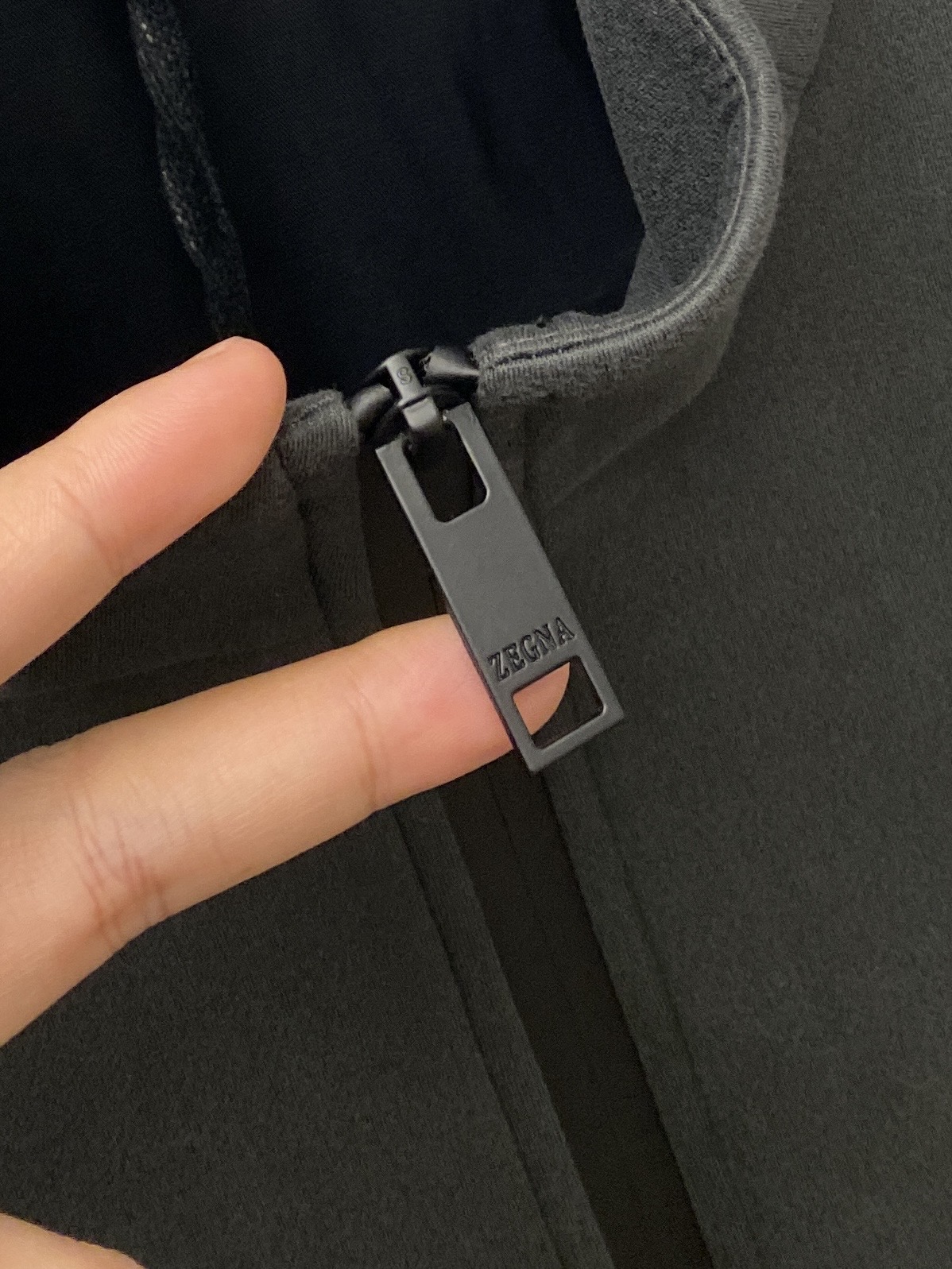 杰尼亚、2025新品夹克外套，时尚帅气，简约百搭款，衣下精致刺绣字母logo，定制原版面料，不仅挺括，保