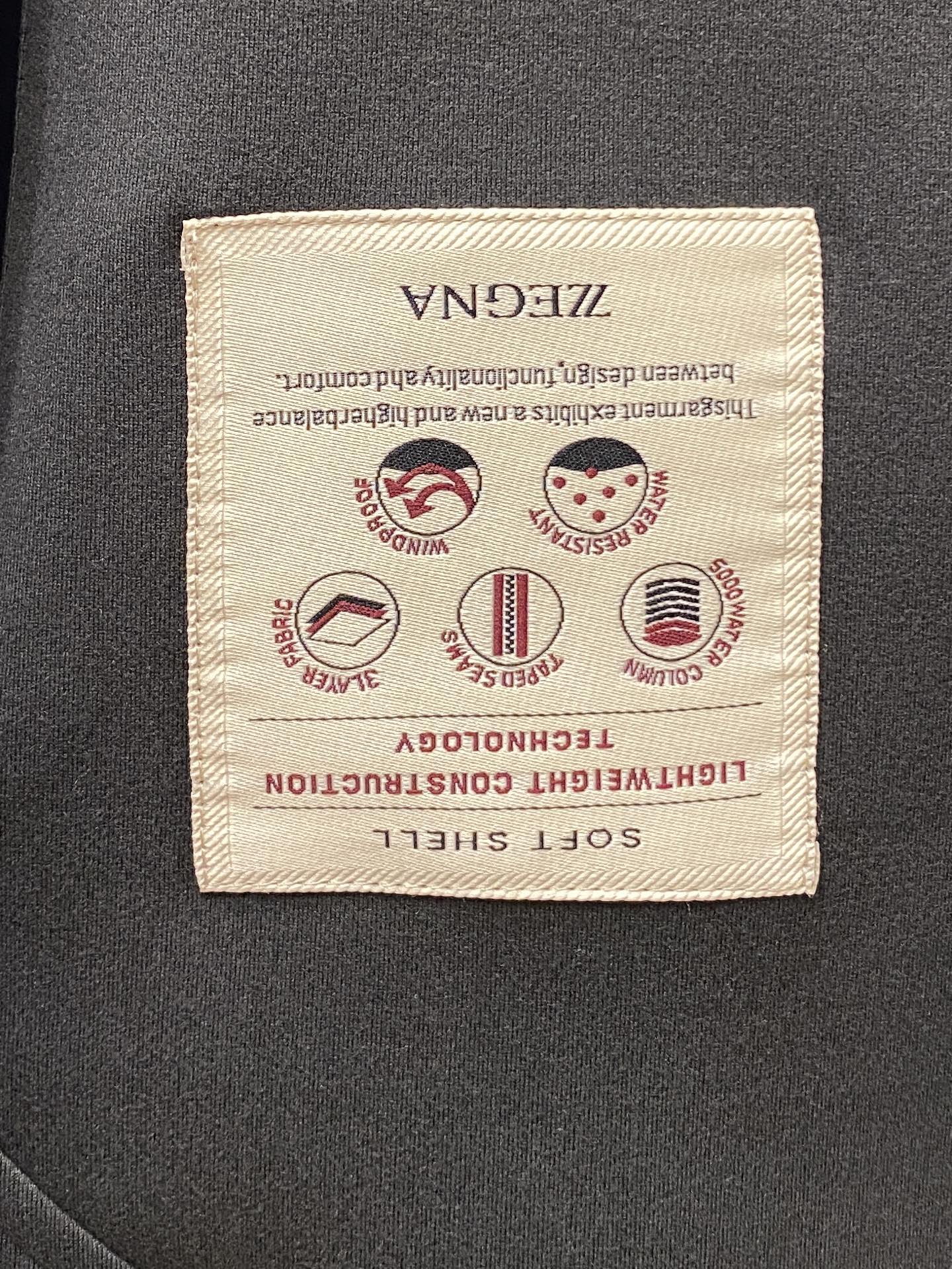 杰尼亚、2025新品夹克外套，时尚帅气，简约百搭款，衣下精致刺绣字母logo，定制原版面料，不仅挺括，保