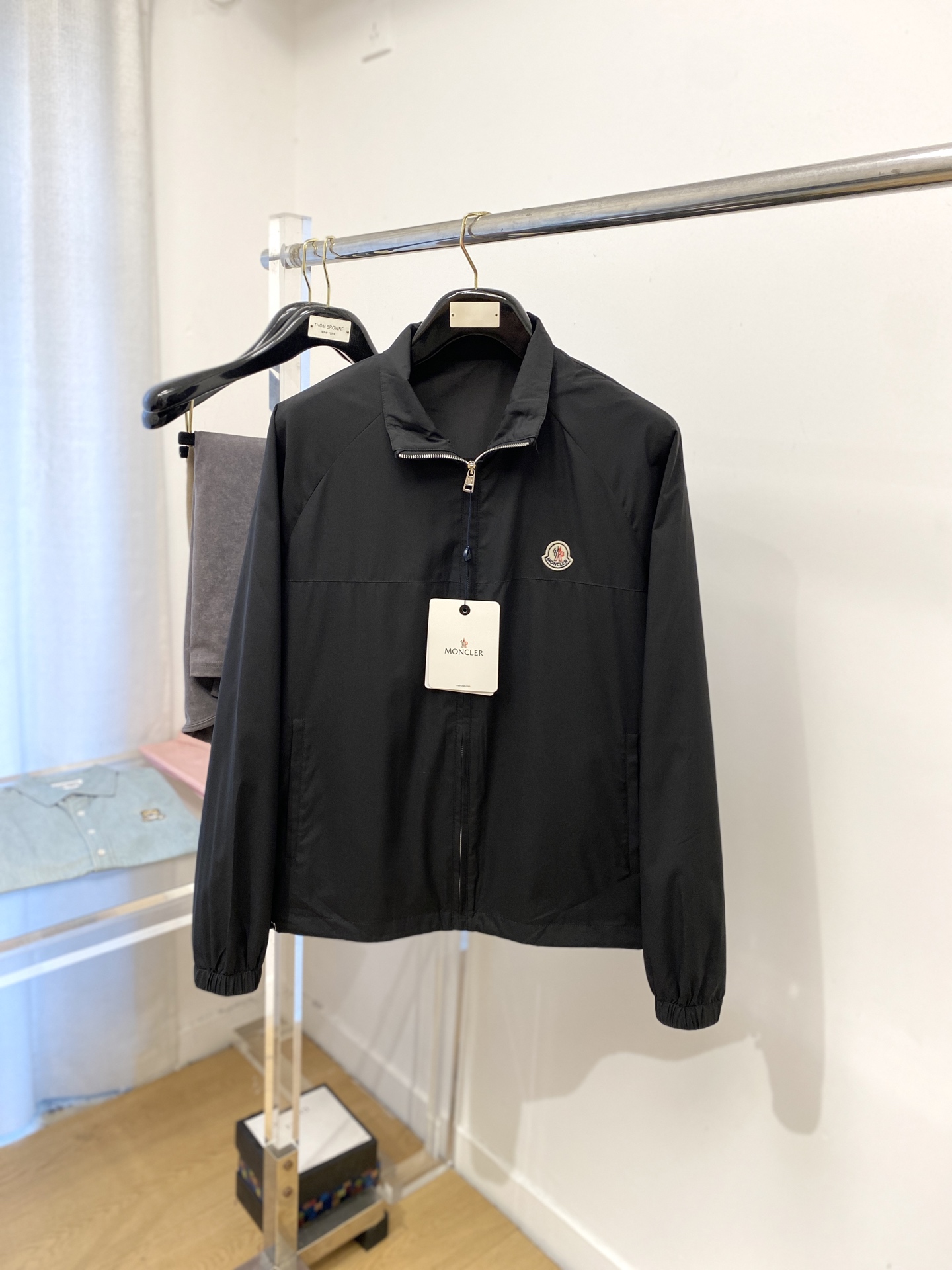 NO:516593,The cover, 2025 new jacket jacket, fashionable and handsome, simple and versatile style, chest embroidery decorative pattern logo, customized original fabric, not only crisp, maintains the trendy silhouette, and is comfortable to wear, the yarn weaving is more delicate, the number M-4XL, Moncler, jackets & coats, jackets & coats, alexander wang19860909蒙口、2025新品夹克外套,时尚帅气,简约百搭款,胸前刺绣装饰图案logo,定制原版面料,不仅挺括,保持潮流的廓形,又穿着舒适,纱织更细腻,码数M-4XL,,Moncler,jackets & coats,jackets & coats,alexander wang,Men's clothing