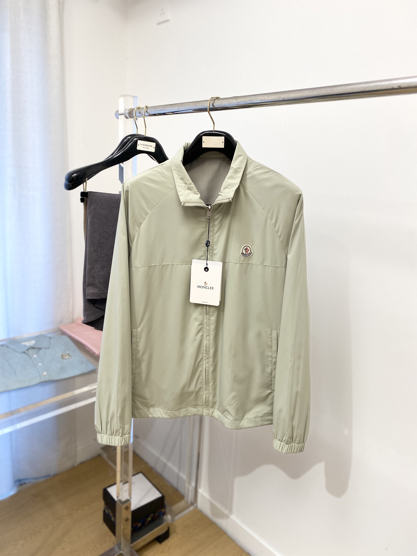 NO:573185,Moncler, 2025 new jacket jacket, fashionable and handsome, simple and versatile, embroidered logo on the chest, customized original fabric, not only stiff, maintaining the trendy silhouette, but also comfortable to wear, the yarn is more delicate, size M-4XL,,Moncler,jackets & coats,jackets & coats,alexander wang19860909蒙口、2025新品夹克外套,时尚帅气,简约百搭款,胸前刺绣装饰图案logo,定制原版面料,不仅挺括,保持潮流的廓形,又穿着舒适,纱织更细腻,码数M-4XL,,Moncler,jackets & coats,jackets & coats,alexander wang,Men's clothing