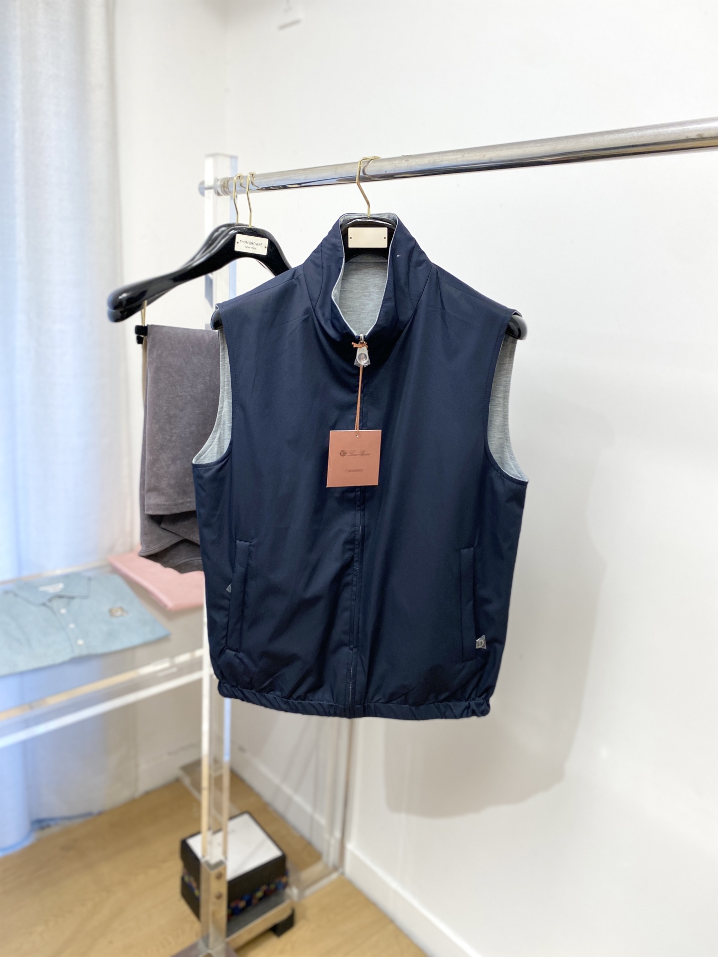 NO:516589,LP, 2025 new double-sided jacket vest jacket, fashionable and handsome, simple and versatile style, original hardware and accessories logo, customized original fabric, not only crisp, maintains the trendy silhouette, and is comfortable to wear, the yarn weaving is more delicate, the number M-4XL, loro piano, jackets & coats, jackets & coats, alexander wang19860909LP、2025新品双面穿夹克马甲外套,时尚帅气,简约百搭款,原版五金辅料logo,定制原版面料,不仅挺括,保持潮流的廓形,又穿着舒适,纱织更细腻,码数M-4XL,,loro piana,jackets & coats,jackets & coats,alexander wang,Men's clothing