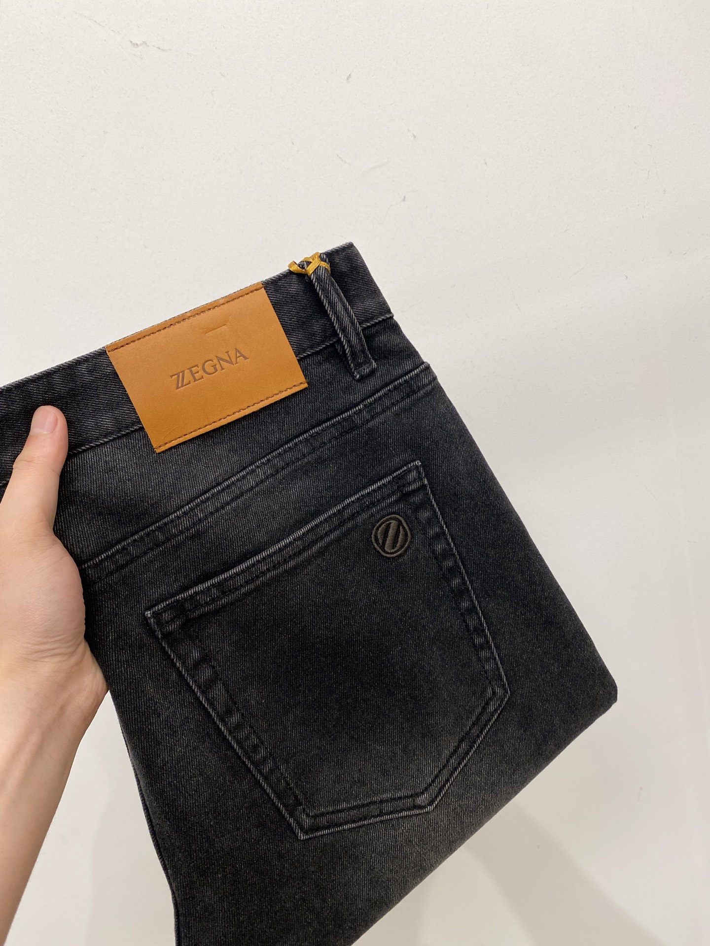 NO:516547,Jenia, 2025 latest products, special counters are available at the same time, original singles, washable casual jeans, imported original washable elastic fabric, comfortable and elastic, original hardware and auxiliary decorative logo, super positive style, extremely high grade, counter quality, fashionable and stylish upper body, 29-40, zegna, jeans, alexander wang19860909杰尼亚、2025最新品,专柜同步有售,原单狠货,水洗休闲牛仔裤,进口原版水洗弹力面料,舒适有弹性,原版五金辅料装饰logo,版型超正,档次极高,专柜品质,上身时尚有型,码数29-40,,zegna,jeans,alexander wang,Men's clothing