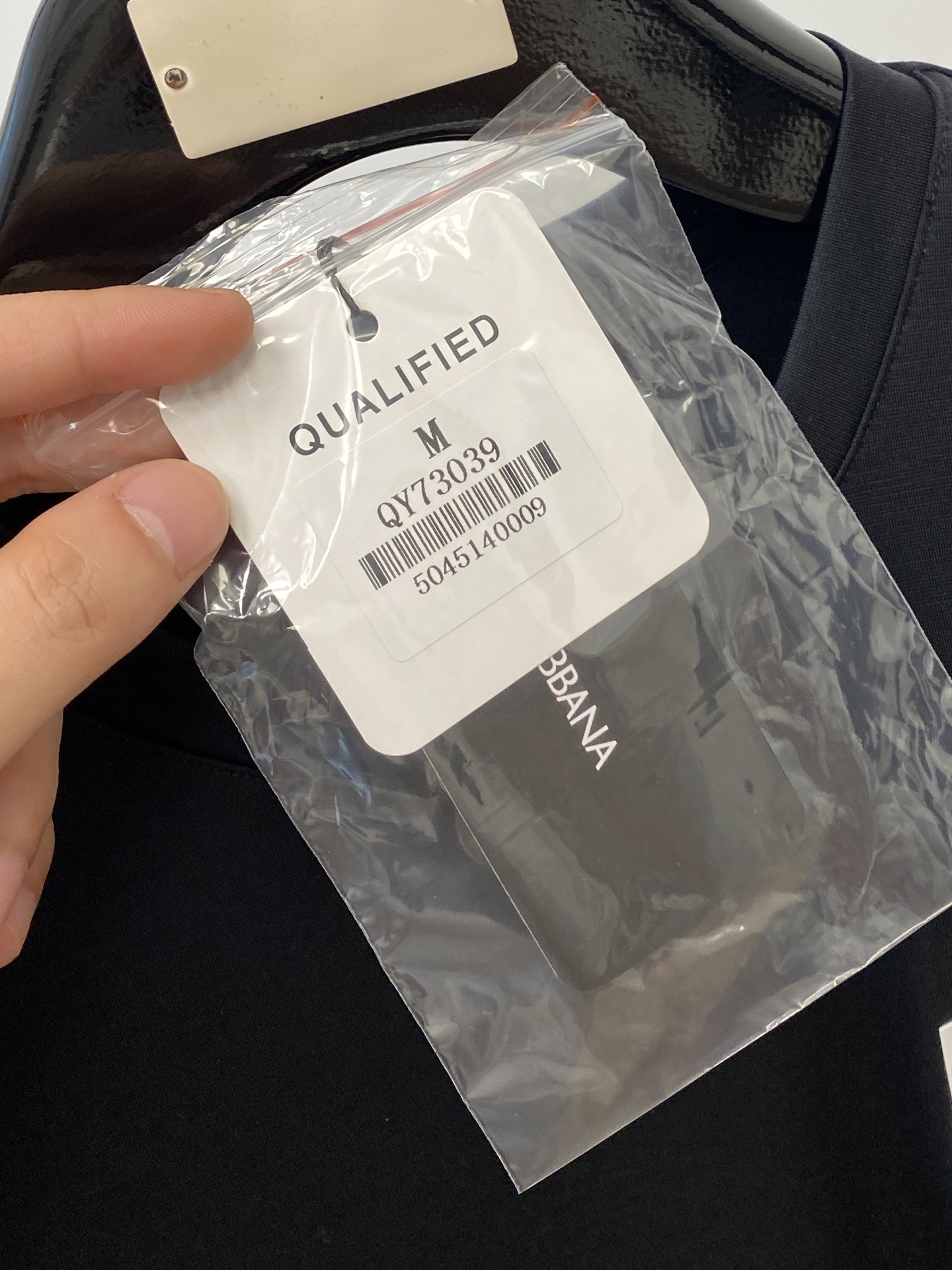 DG、2025新品短袖T恤，帅气时尚，胸前顶级印胶字母logo，简约百搭款。面料棉 不仅挺括，保持潮流的