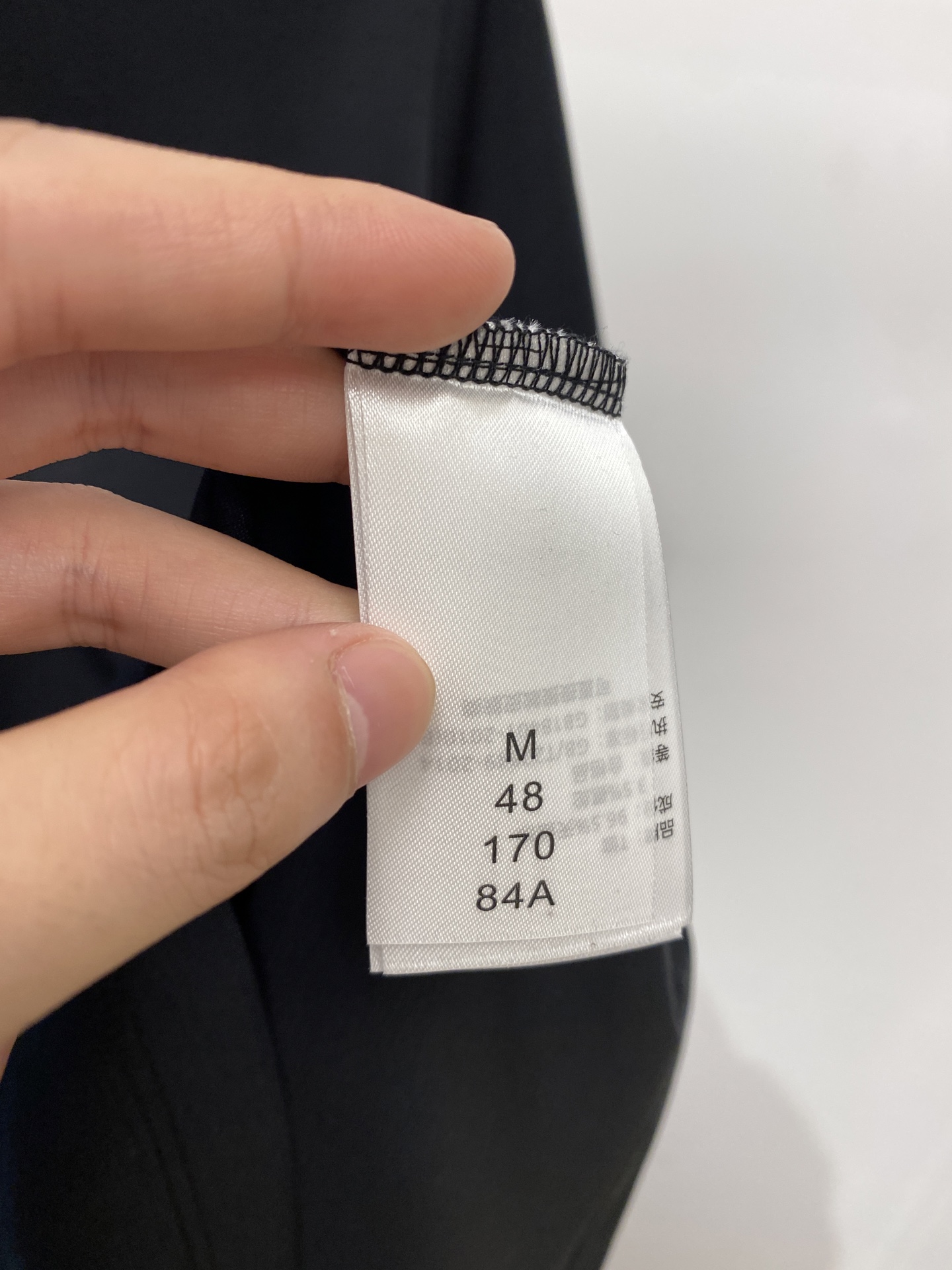 DG、2025新品短袖T恤，帅气时尚，胸前顶级印胶字母logo，简约百搭款。面料棉 不仅挺括，保持潮流的