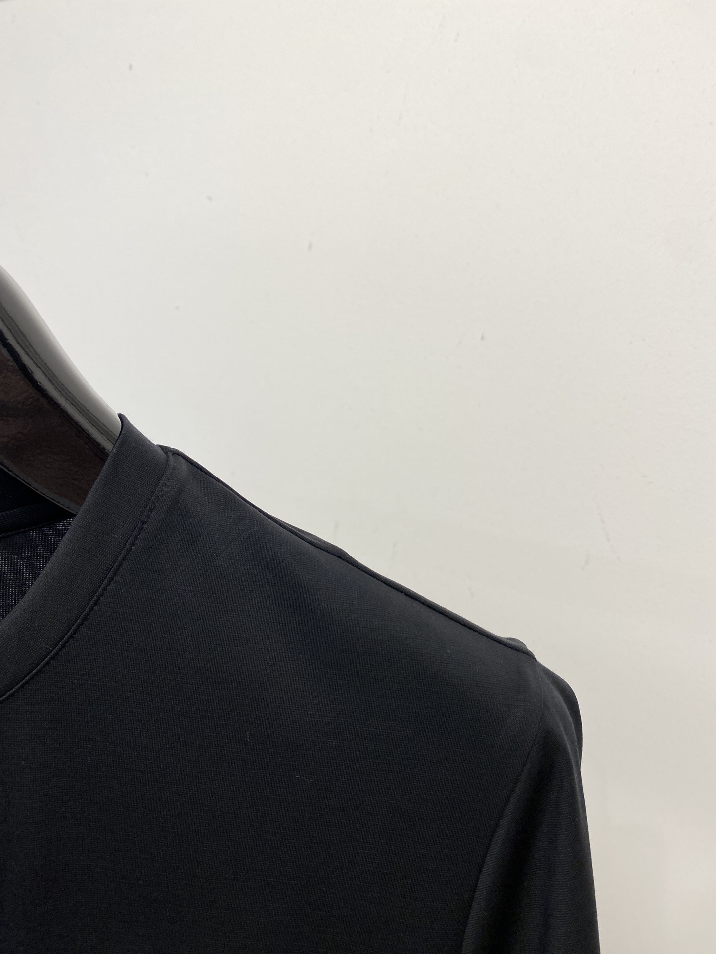 DG、2025新品短袖T恤，帅气时尚，胸前顶级印胶字母logo，简约百搭款。面料棉 不仅挺括，保持潮流的