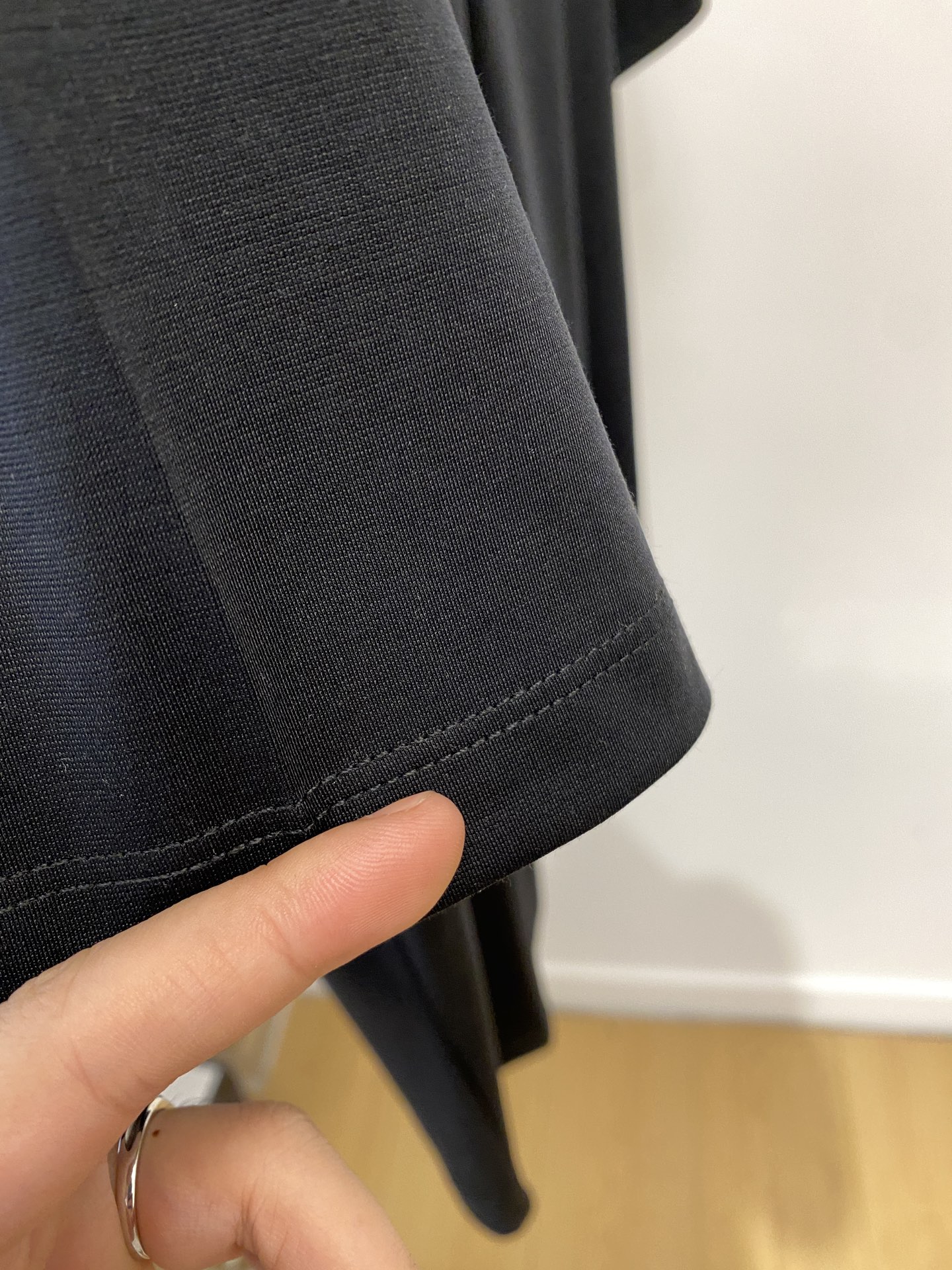 DG、2025新品短袖T恤，帅气时尚，胸前顶级印胶字母logo，简约百搭款。面料棉 不仅挺括，保持潮流的