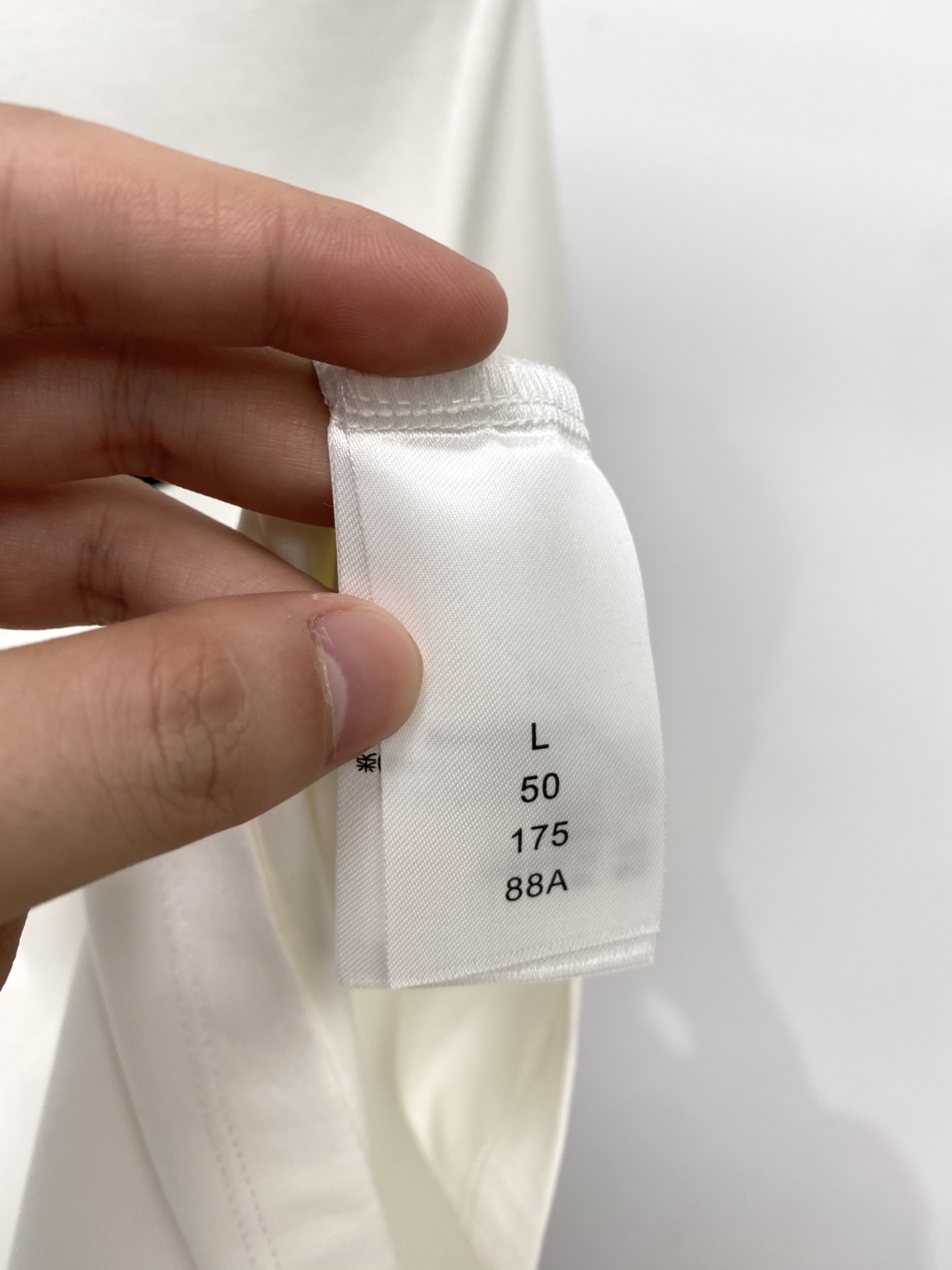 DG、2025新品短袖T恤，帅气时尚，胸前顶级印胶字母logo，简约百搭款。面料棉 不仅挺括，保持潮流的