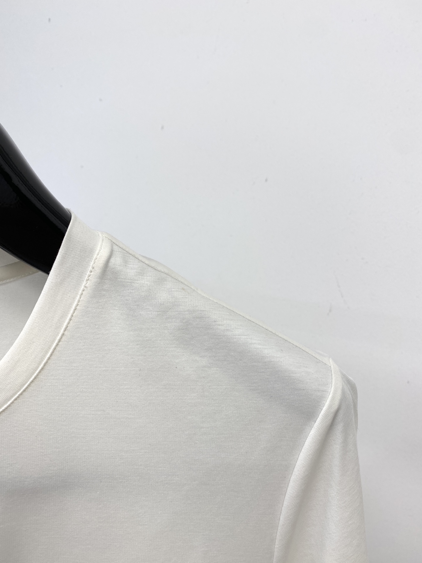 DG、2025新品短袖T恤，帅气时尚，胸前顶级印胶字母logo，简约百搭款。面料棉 不仅挺括，保持潮流的