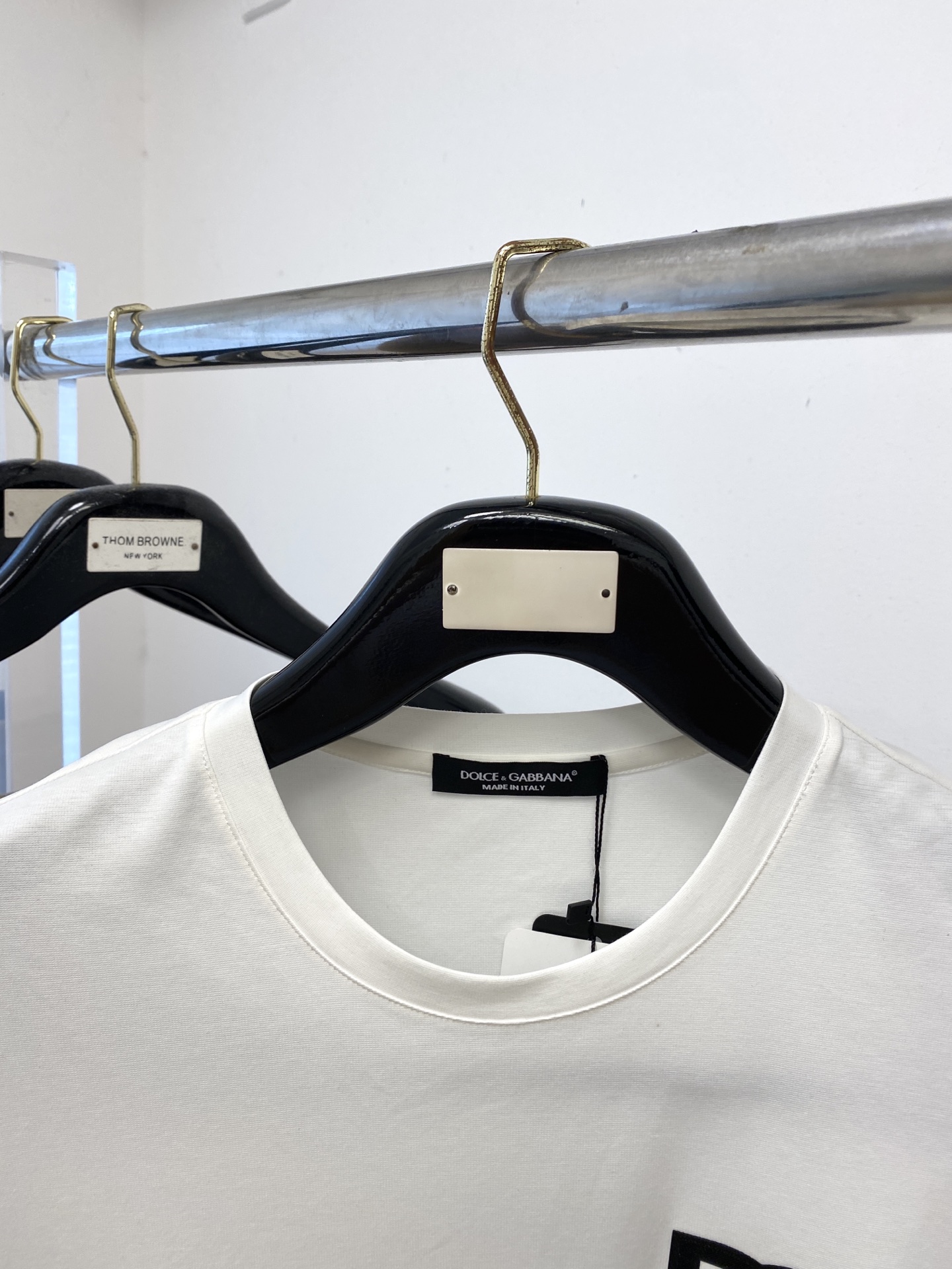 DG、2025新品短袖T恤，帅气时尚，胸前顶级印胶字母logo，简约百搭款。面料棉 不仅挺括，保持潮流的