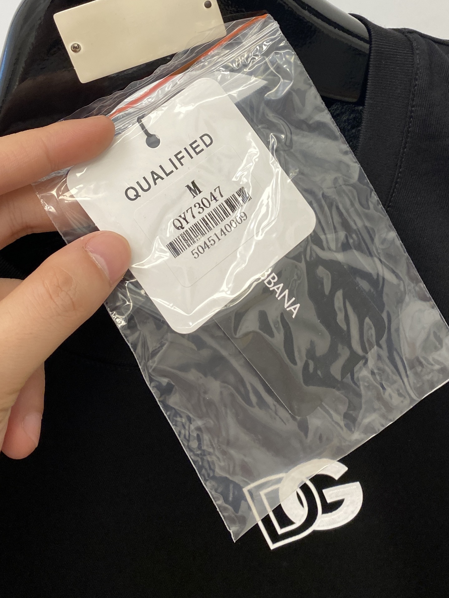 DG、2025新品短袖T恤，帅气时尚，胸前顶级印胶字母logo，简约百搭款。面料棉 不仅挺括，保持潮流的