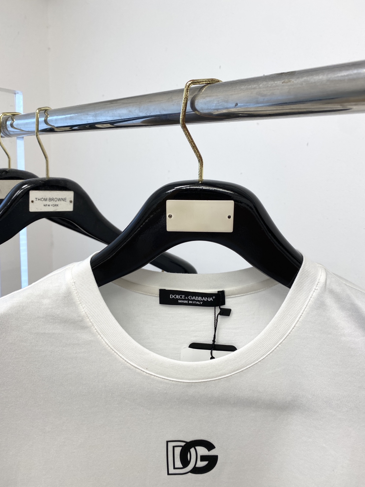 DG、2025新品短袖T恤，帅气时尚，胸前顶级印胶字母logo，简约百搭款。面料棉 不仅挺括，保持潮流的