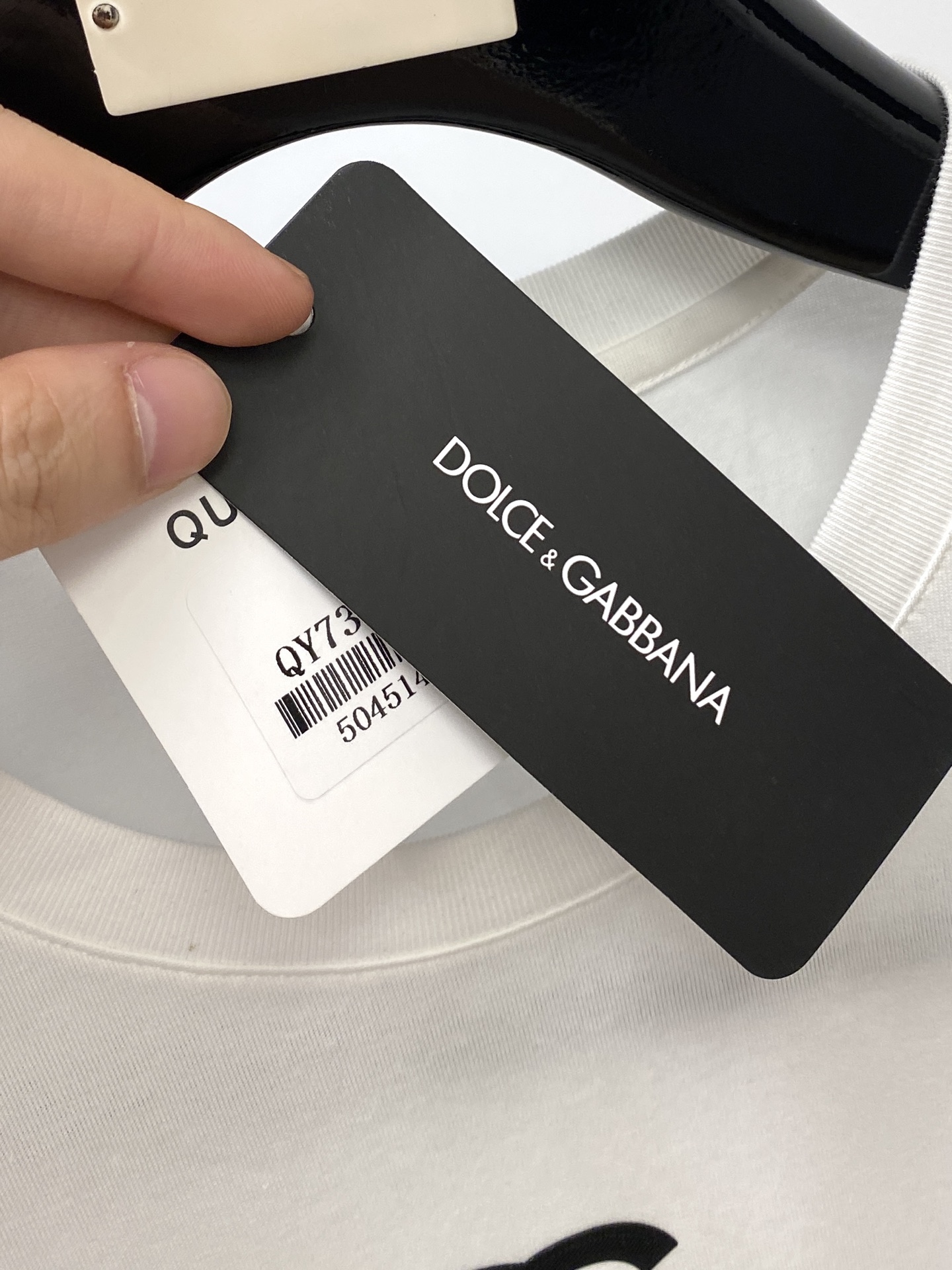 DG、2025新品短袖T恤，帅气时尚，胸前顶级印胶字母logo，简约百搭款。面料棉 不仅挺括，保持潮流的