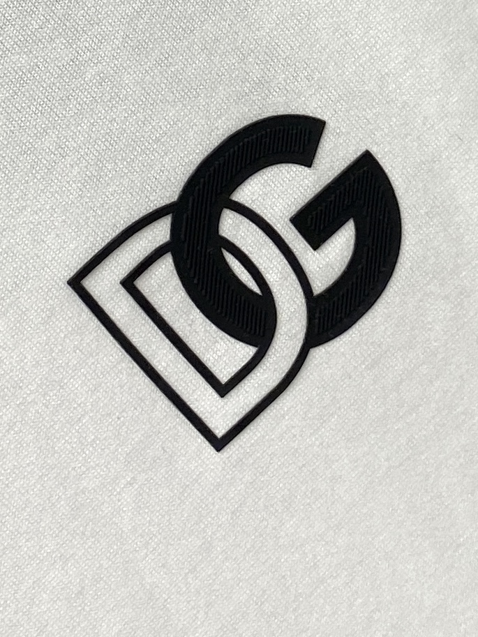 DG、2025新品短袖T恤，帅气时尚，胸前顶级印胶字母logo，简约百搭款。面料棉 不仅挺括，保持潮流的