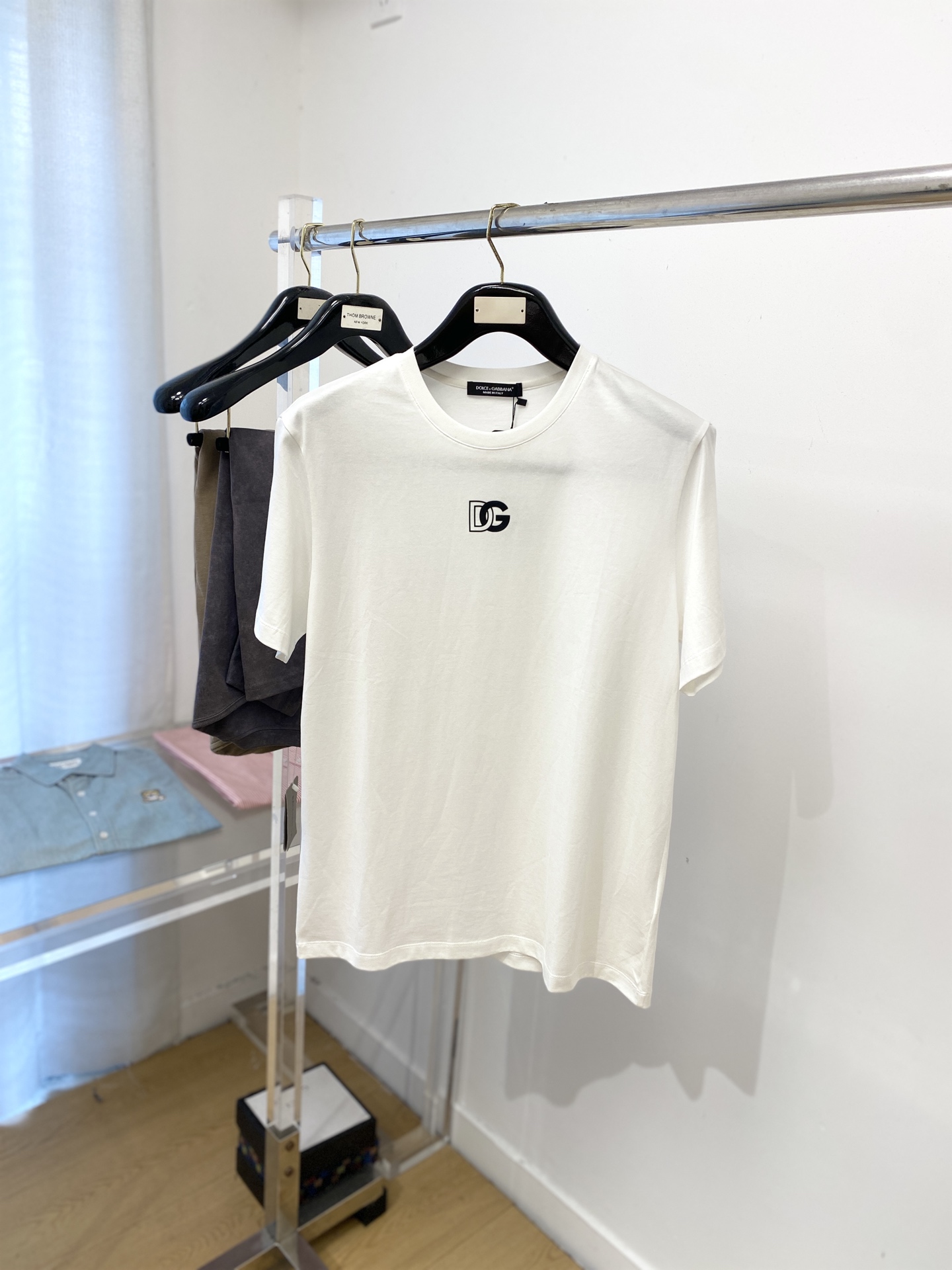 DG、2025新品短袖T恤，帅气时尚，胸前顶级印胶字母logo，简约百搭款。面料棉 不仅挺括，保持潮流的