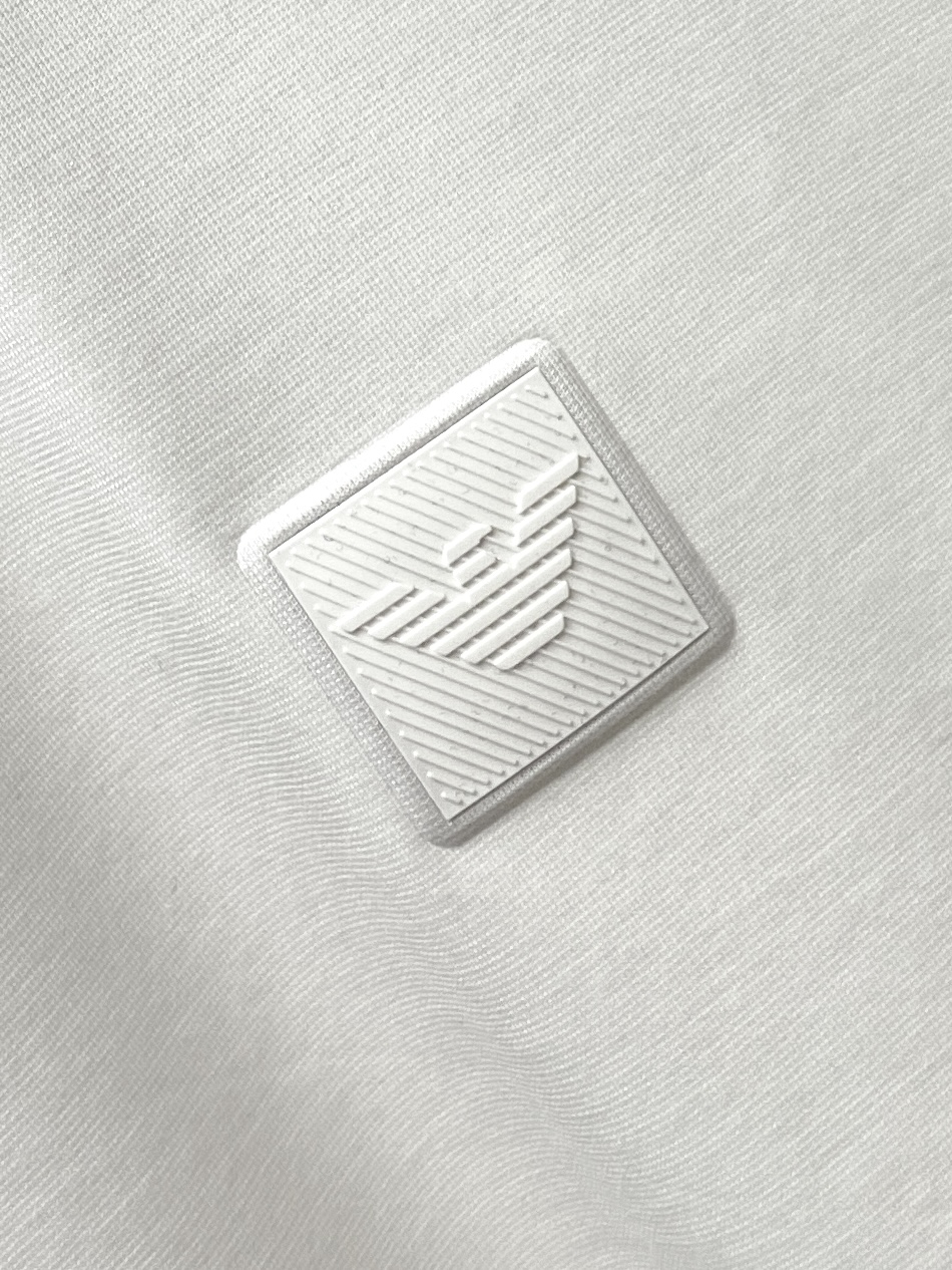 阿玛尼、2025新品短袖T恤，帅气时尚，胸前设计凹凸印胶图案logo，简约百搭款。面料棉 不仅挺括，保持