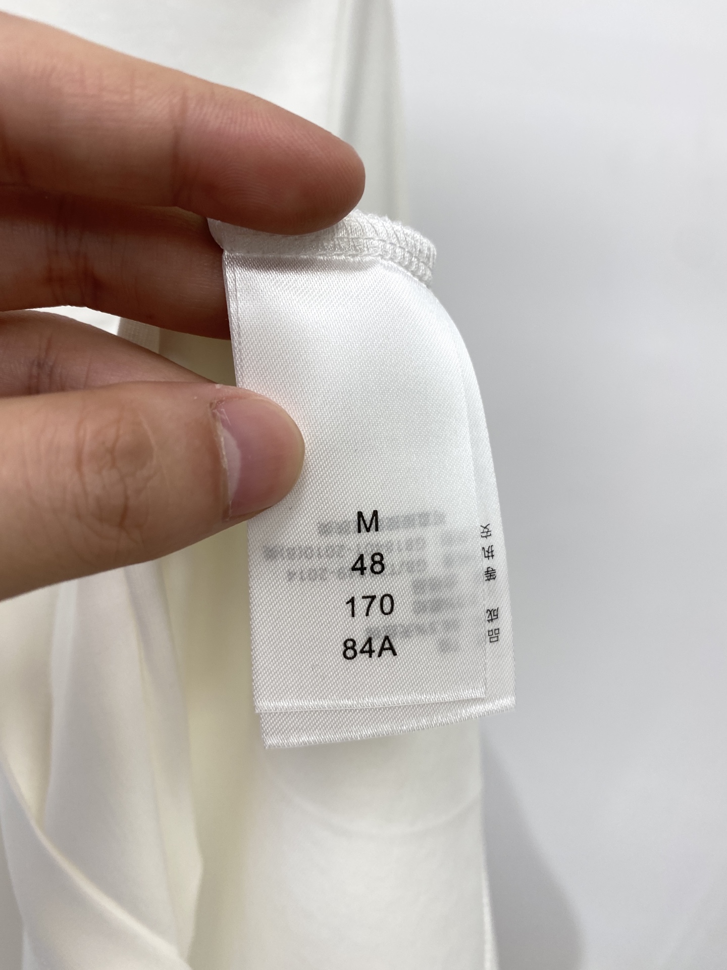 阿玛尼、2025新品短袖T恤，帅气时尚，胸前设计凹凸印胶图案logo，简约百搭款。面料棉 不仅挺括，保持