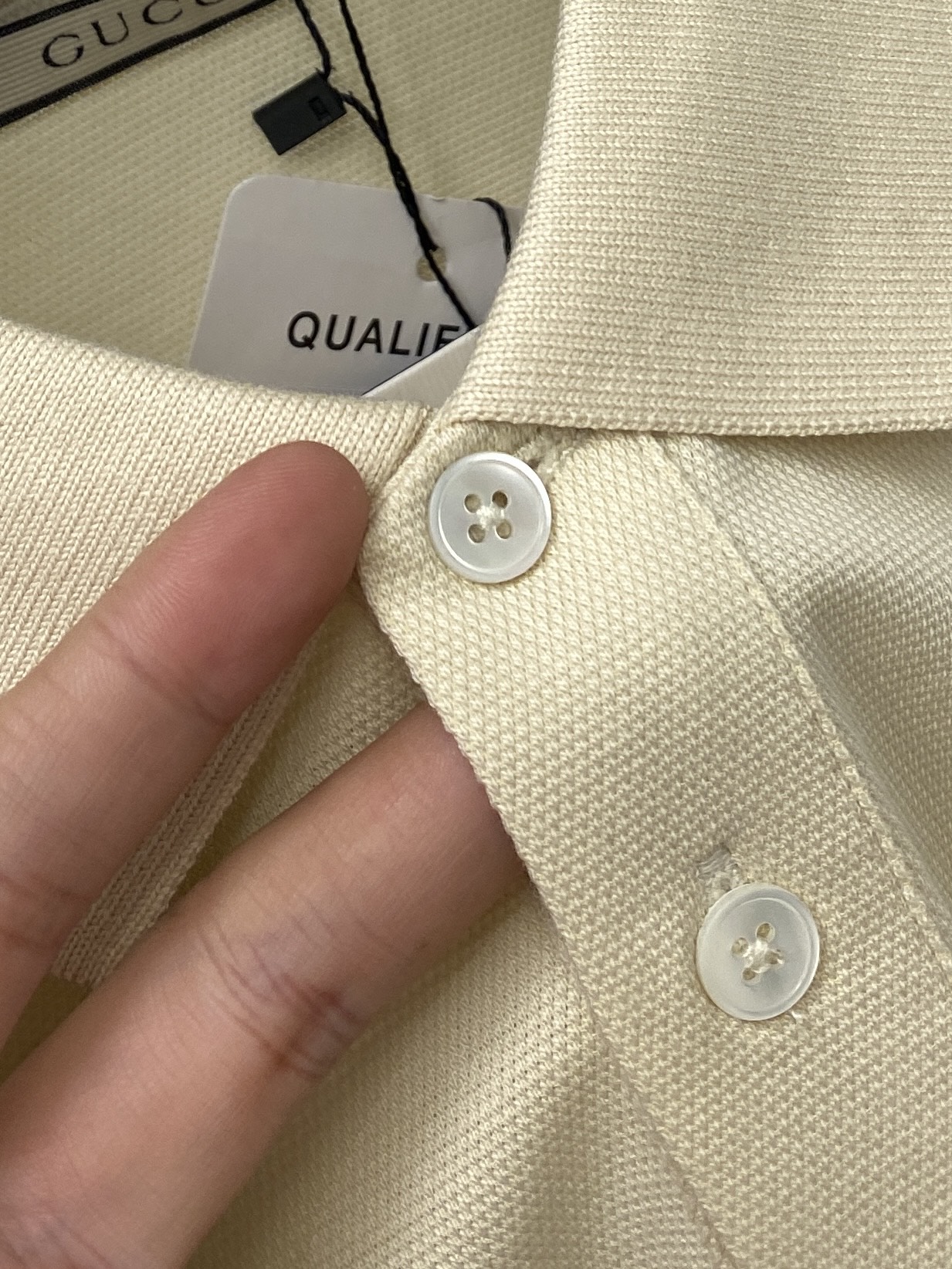 古奇、2025新品短袖T恤，帅气时尚，胸前精致刺绣字母logo，简约百搭款。面料棉 不仅挺括，保持潮流的