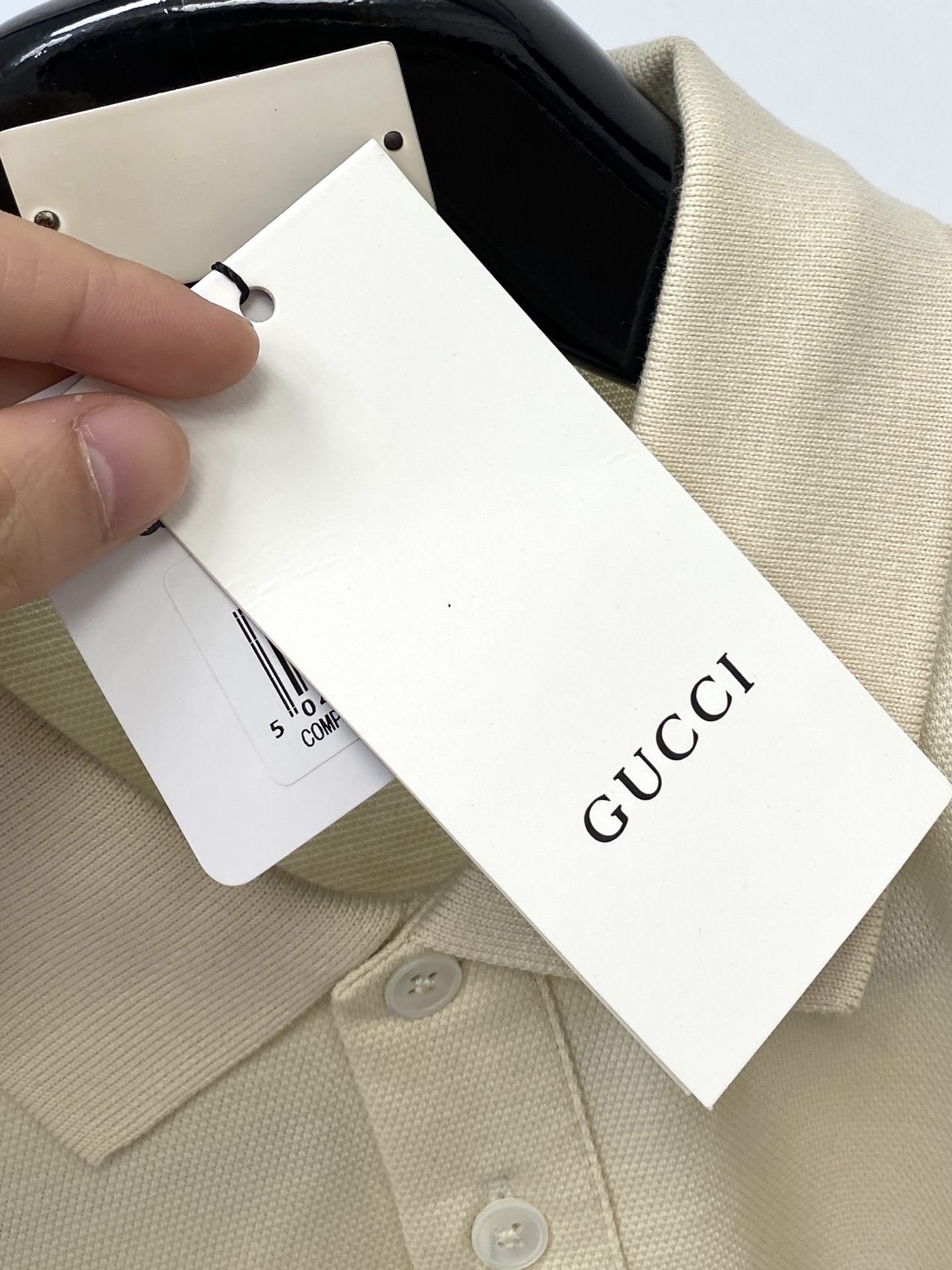 古奇、2025新品短袖T恤，帅气时尚，胸前精致刺绣字母logo，简约百搭款。面料棉 不仅挺括，保持潮流的