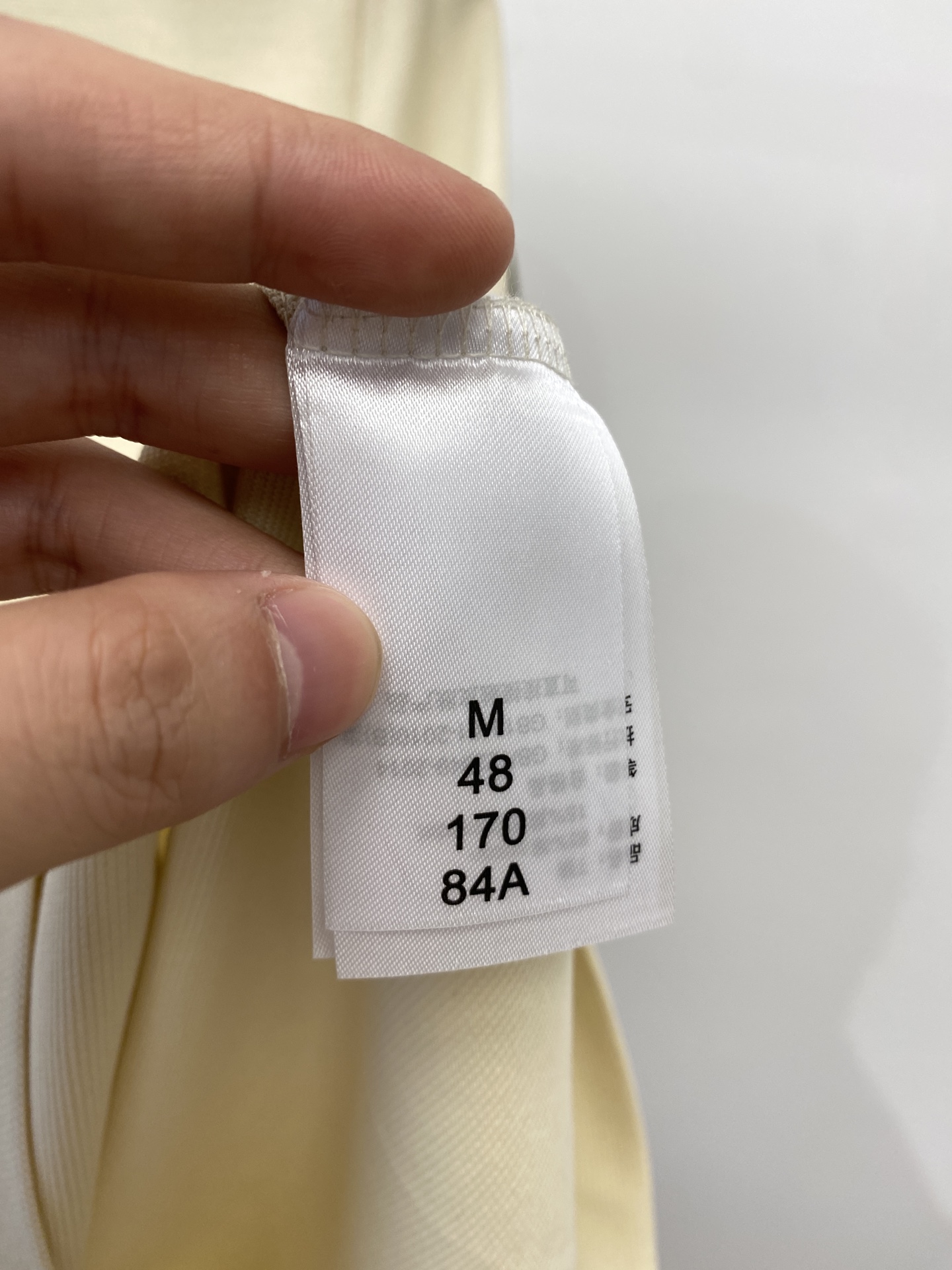 古奇、2025新品短袖T恤，帅气时尚，胸前精致刺绣字母logo，简约百搭款。面料棉 不仅挺括，保持潮流的