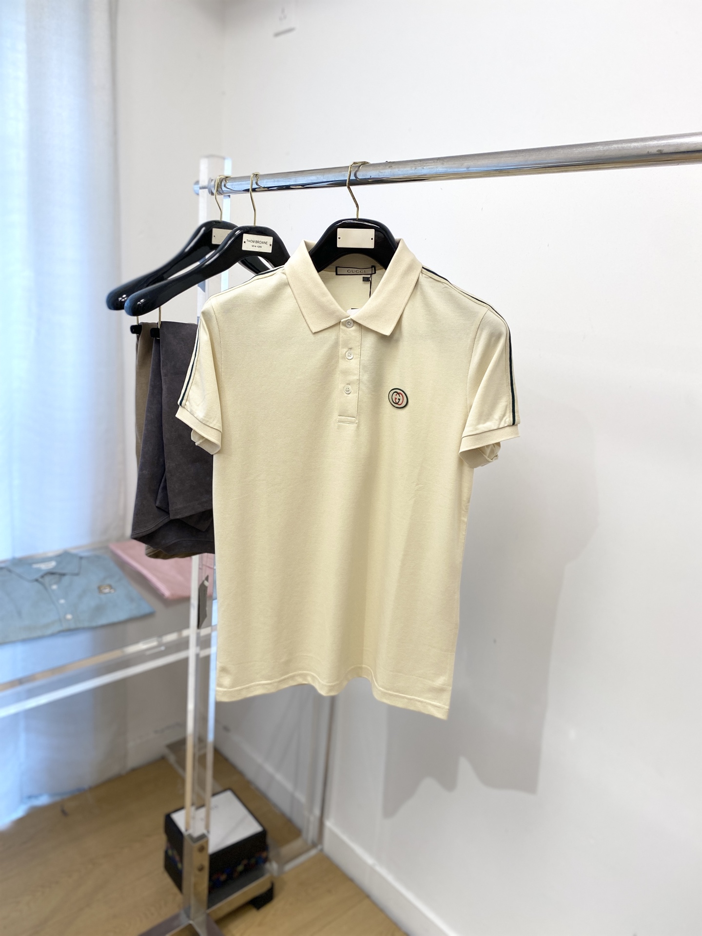 NO:516614,Guqi, 2025 new short-sleeved T-shirt, handsome and fashionable, exquisite embroidered letter logo on the chest, simple and versatile style. The fabric cotton is not only crisp, maintains the trendy silhouette, but also comfortable to wear, and the yarn is more delicate, the number M-3XL, T-shirt,tees, t-shirt,alexander wang19860909古奇、2025新品短袖T恤,帅气时尚,胸前精致刺绣字母logo,简约百搭款.面料棉 不仅挺括,保持潮流的廓形,又穿着舒适,纱织更细腻,码数M-3XL,,T-shirt,tees，t-shirt,alexander wang,Men's clothing