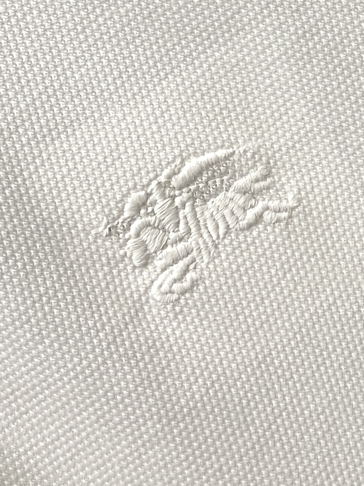 巴宝莉、2025新品短袖T恤，帅气时尚，胸前精致刺绣图案logo，简约百搭款。面料棉 不仅挺括，保持潮流