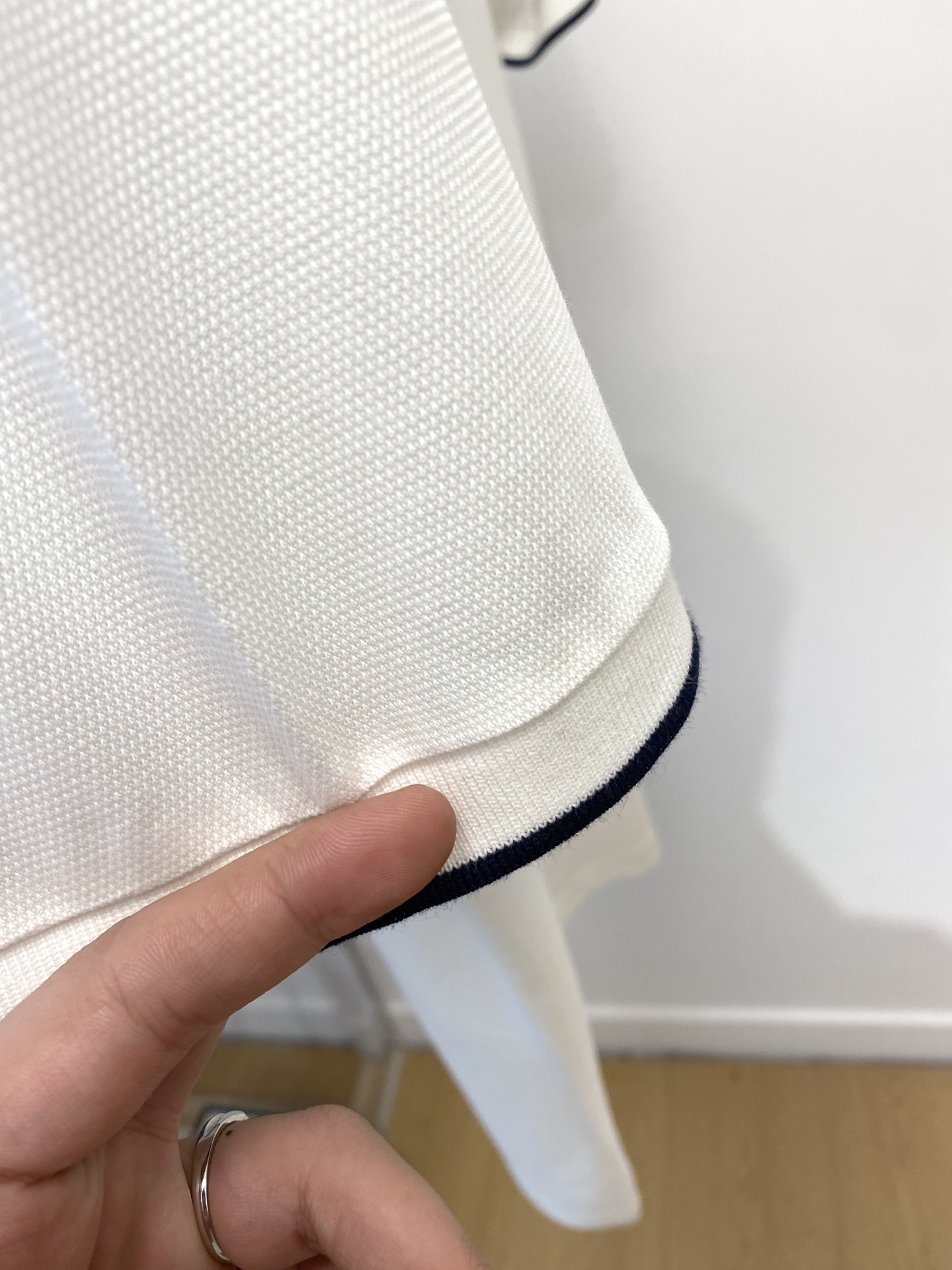 巴宝莉、2025新品短袖T恤，帅气时尚，胸前精致刺绣图案logo，简约百搭款。面料棉 不仅挺括，保持潮流