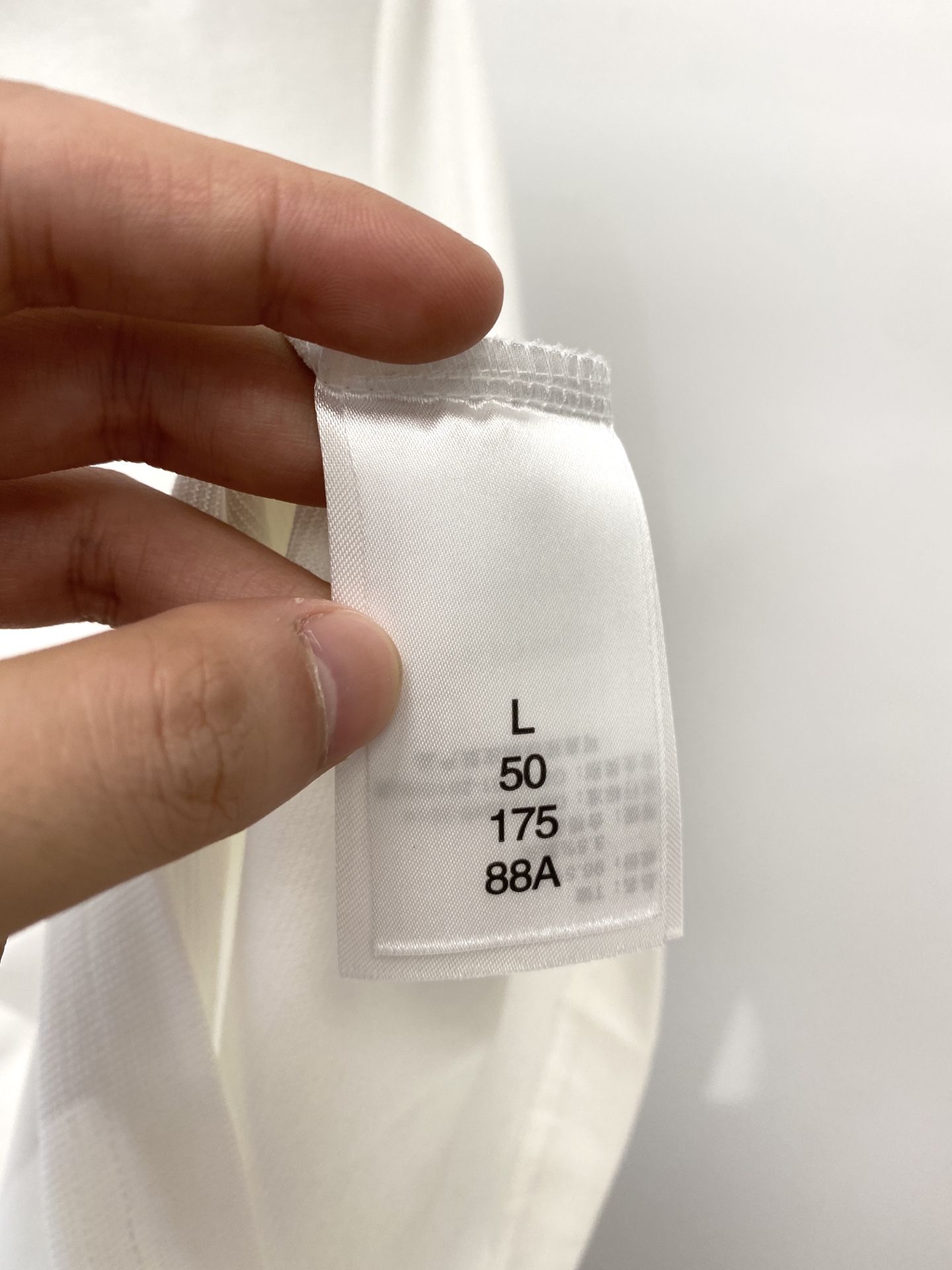 巴宝莉、2025新品短袖T恤，帅气时尚，胸前精致刺绣图案logo，简约百搭款。面料棉 不仅挺括，保持潮流