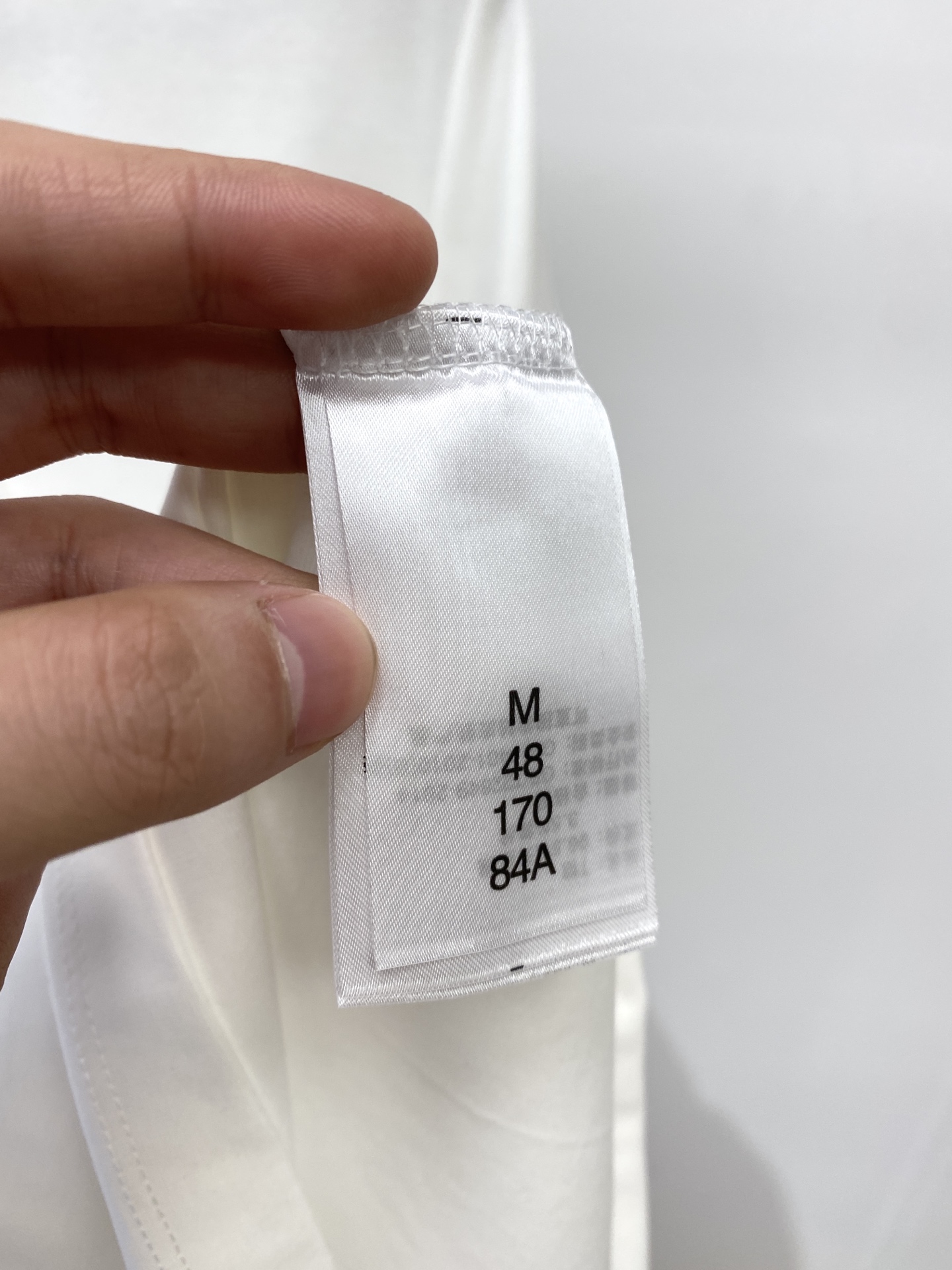 DG、2025新品短袖T恤，帅气时尚，胸前顶级印胶字母logo，简约百搭款。面料棉 不仅挺括，保持潮流的