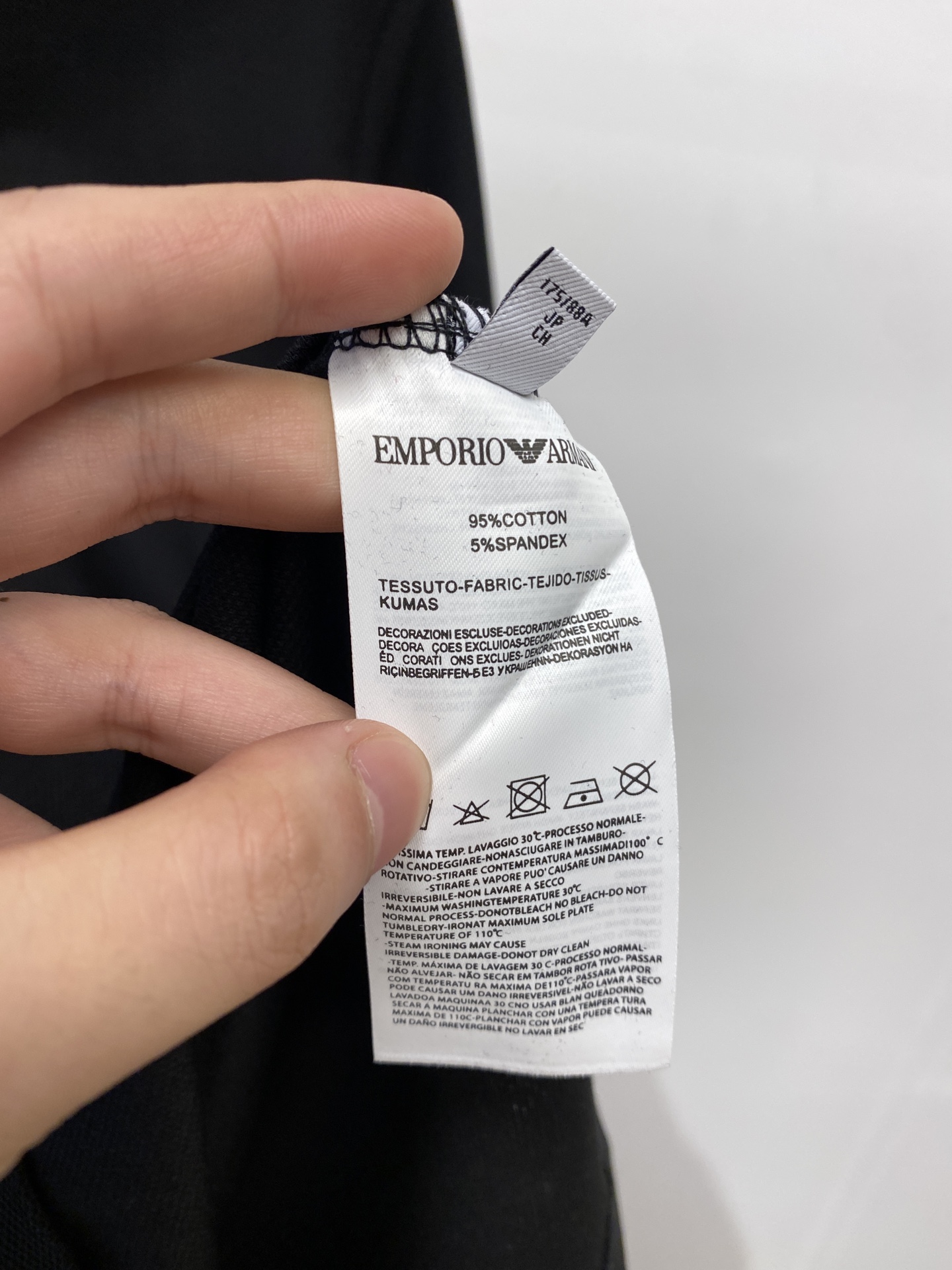 阿玛尼、2025新品短袖T恤，帅气时尚，衣下顶级印胶图案logo，简约百搭款。面料棉 不仅挺括，保持潮流